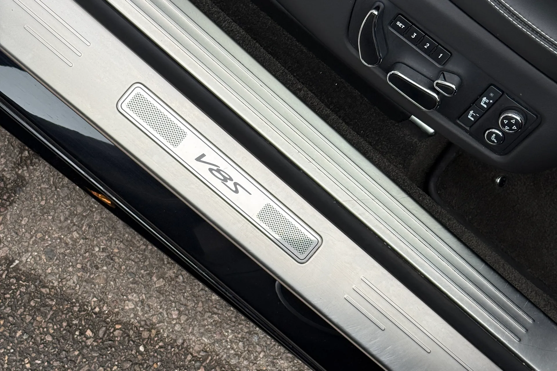 Bentley CONTINENTAL GTC thumbnail image number 29