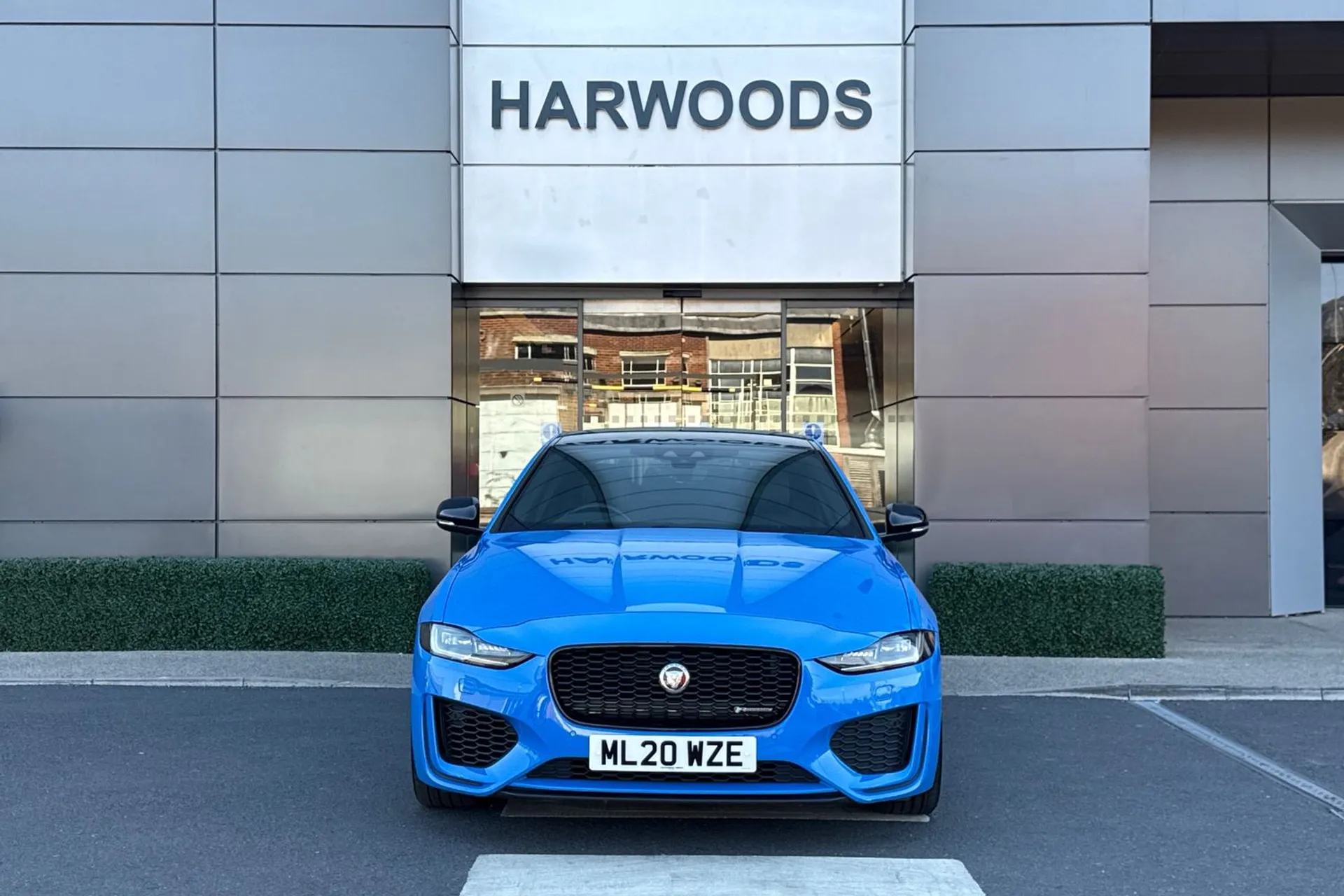 Jaguar XE thumbnail image number 16