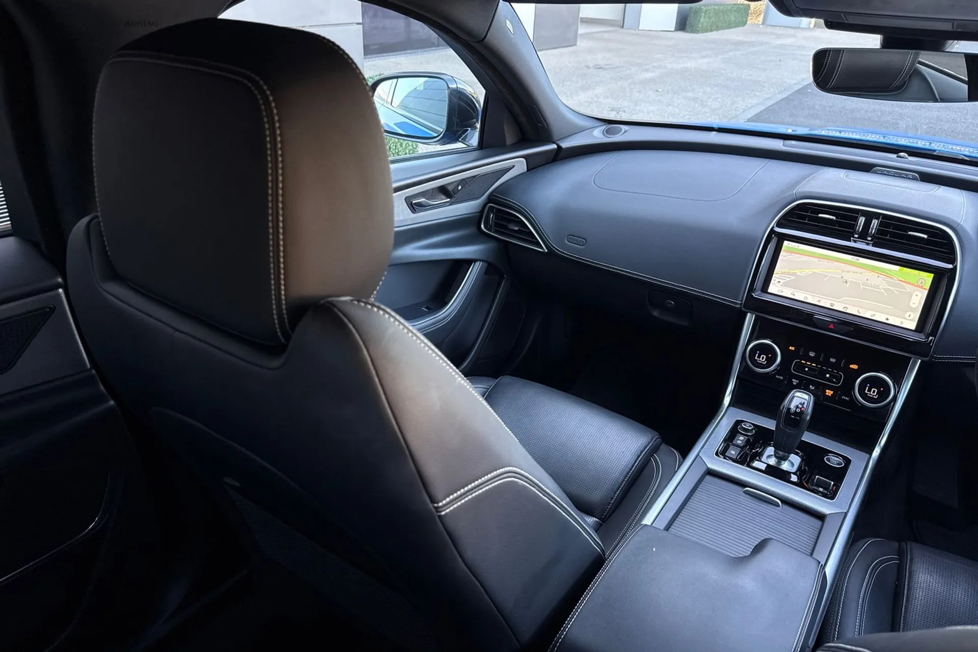 Jaguar XE thumbnail image number 50