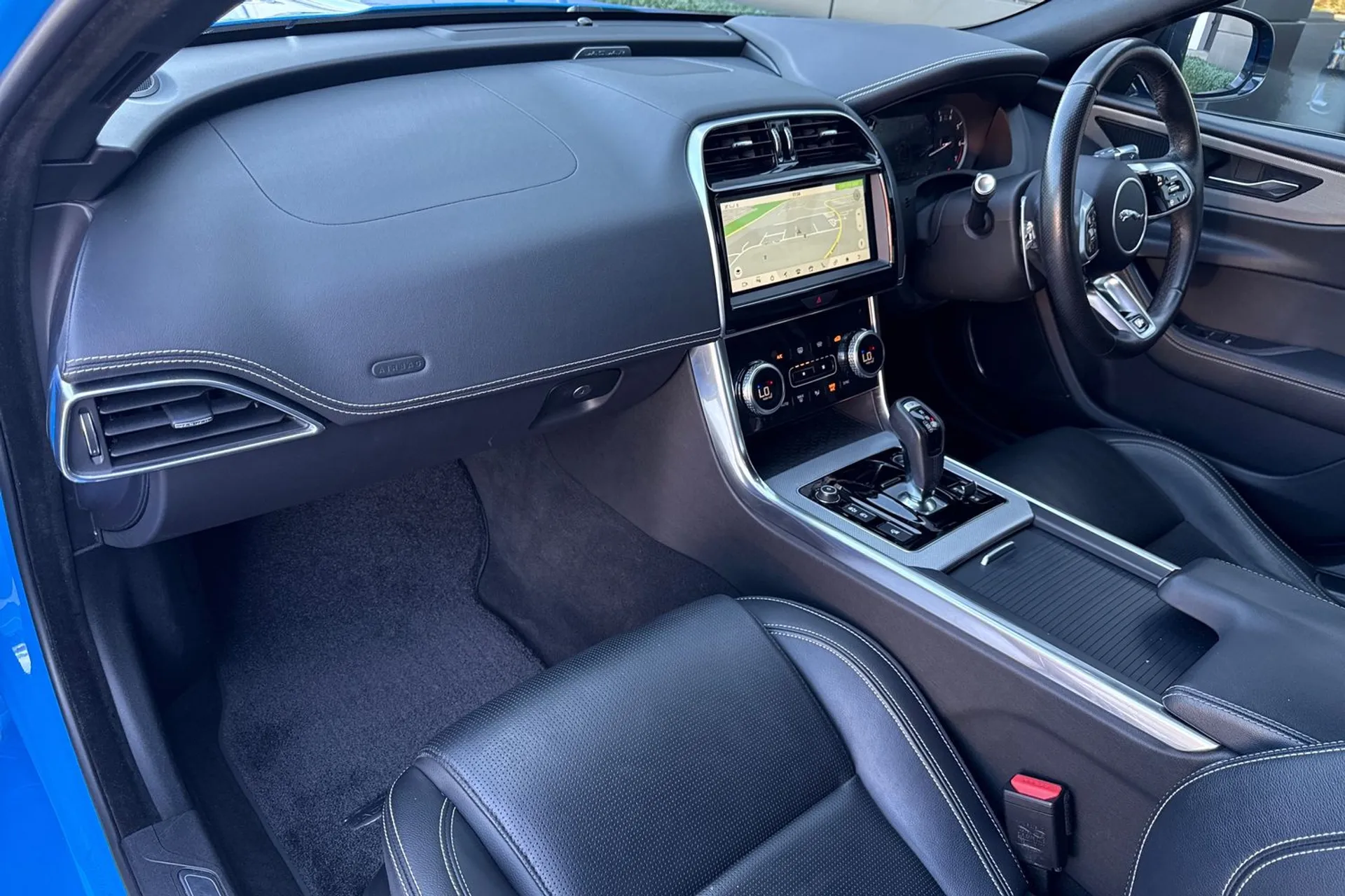 Jaguar XE thumbnail image number 47