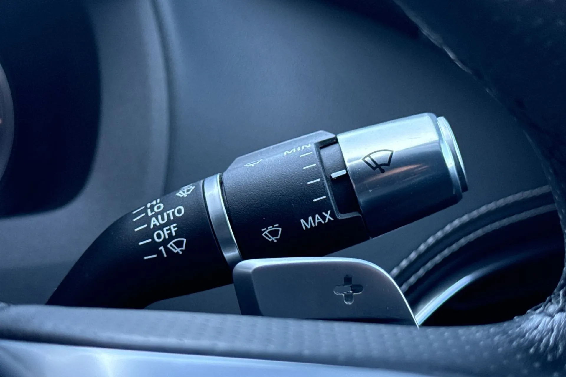 Jaguar XE thumbnail image number 23