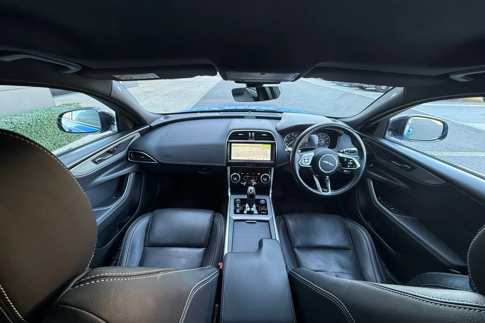 Jaguar XE thumbnail image number 3