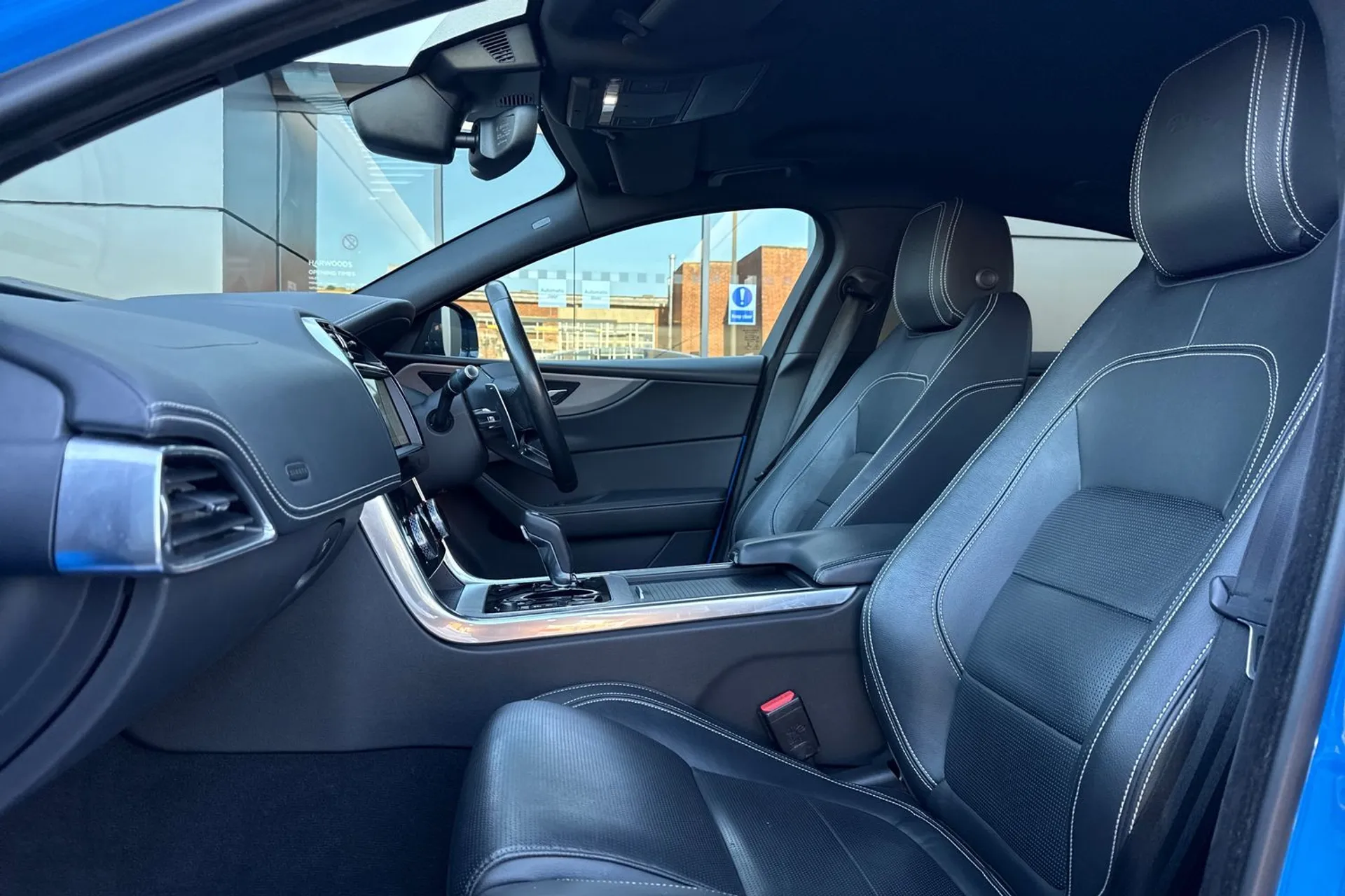 Jaguar XE thumbnail image number 48