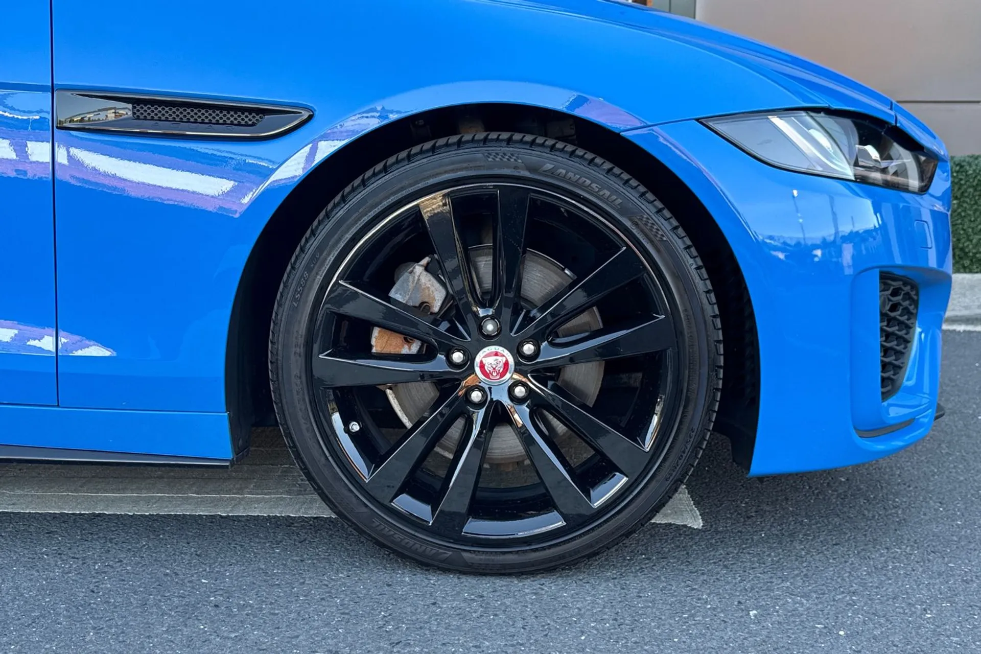 Jaguar XE thumbnail image number 25