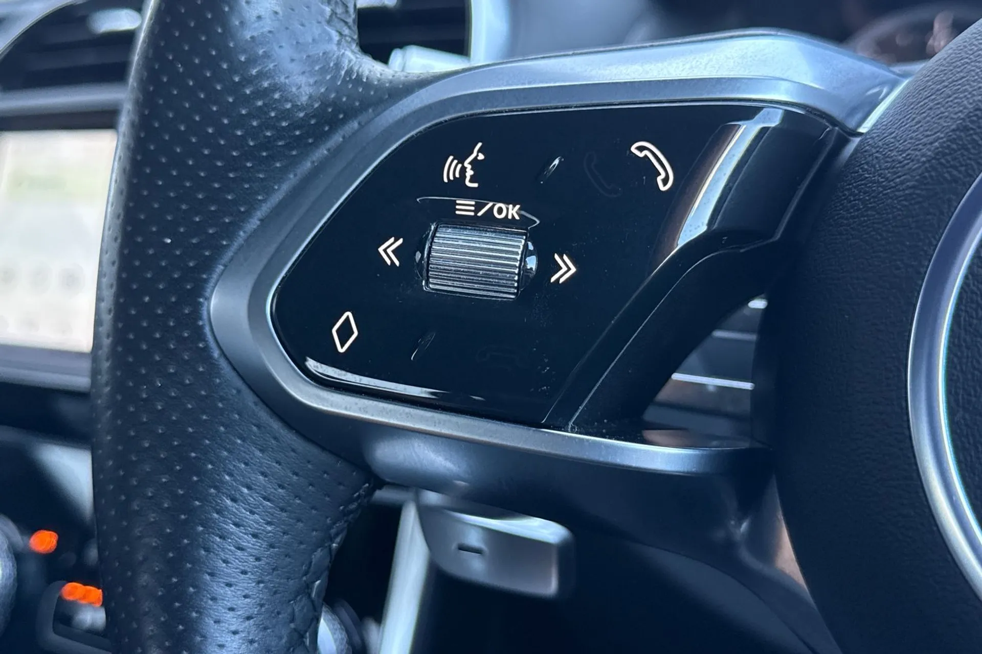 Jaguar XE thumbnail image number 19