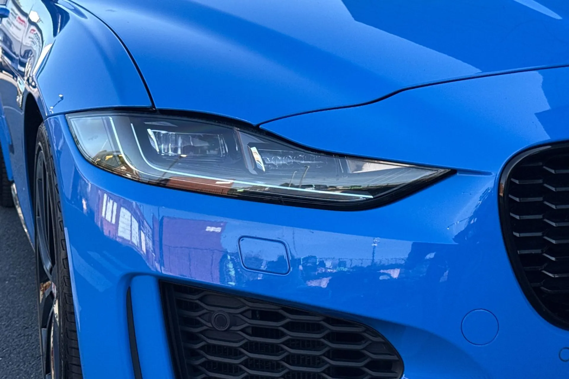 Jaguar XE thumbnail image number 27