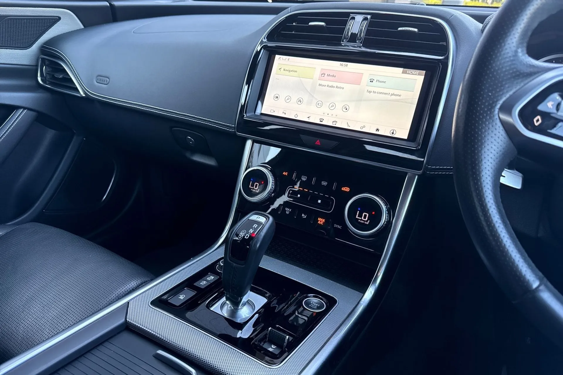 Jaguar XE thumbnail image number 33
