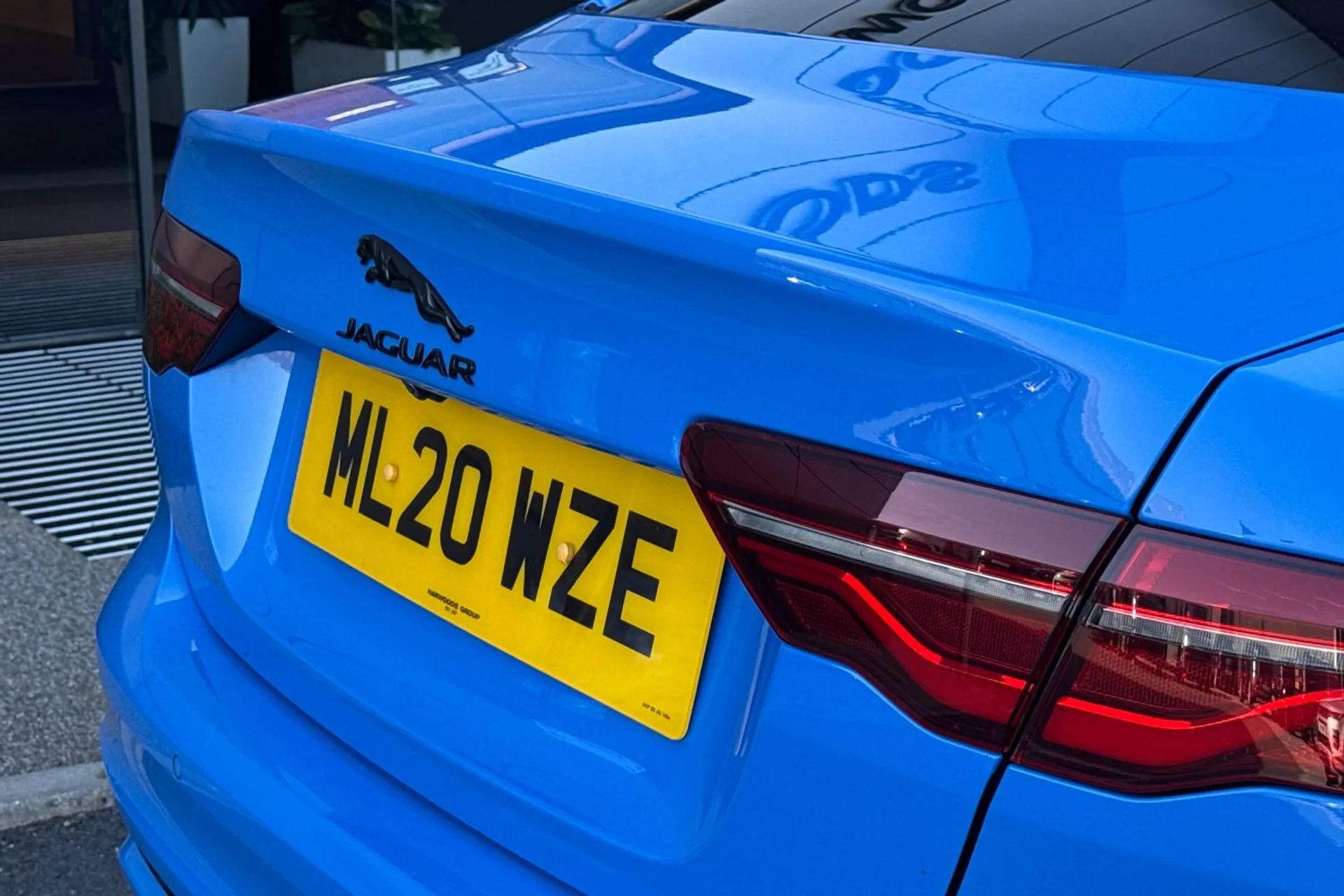 Jaguar XE thumbnail image number 34