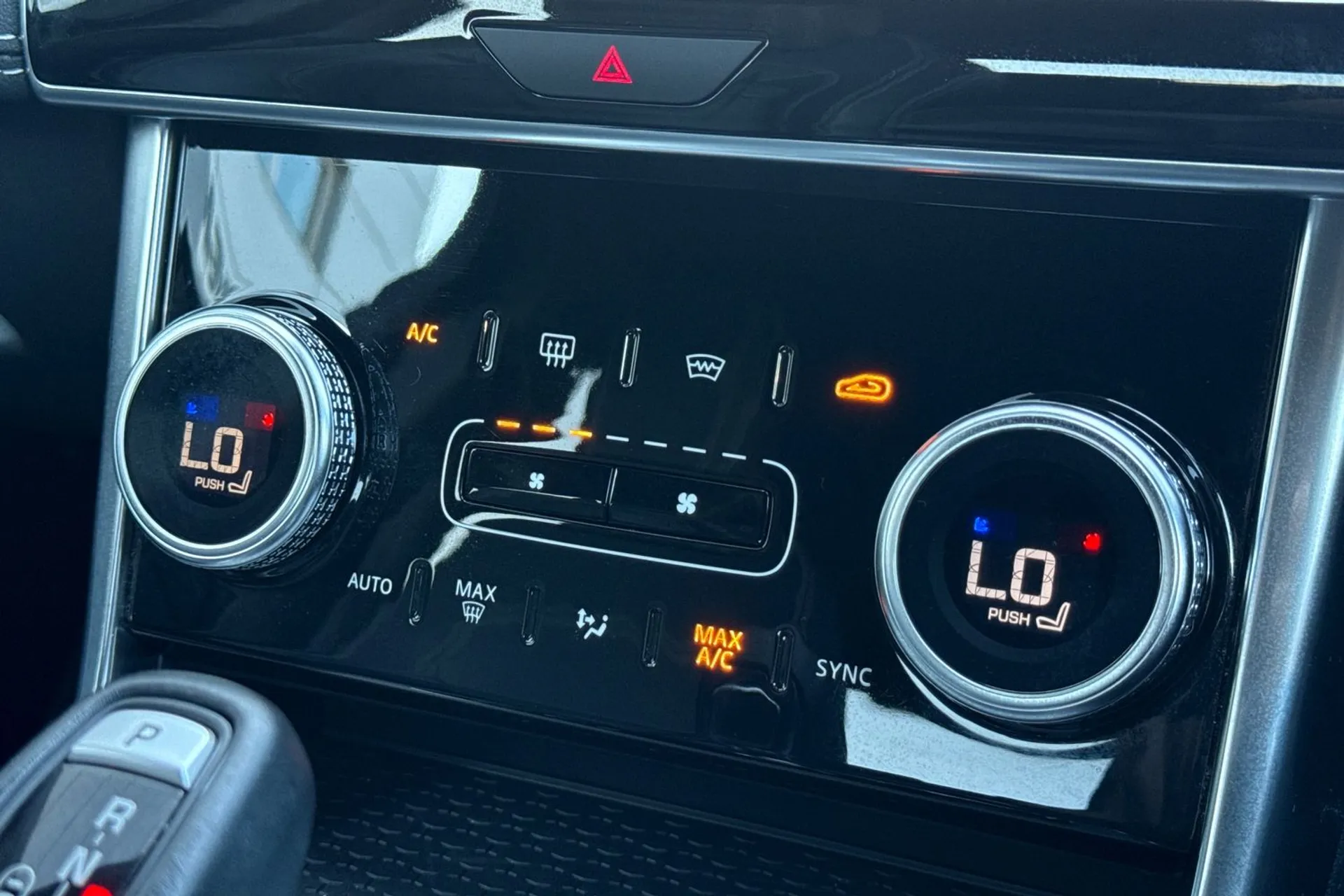 Jaguar XE thumbnail image number 52