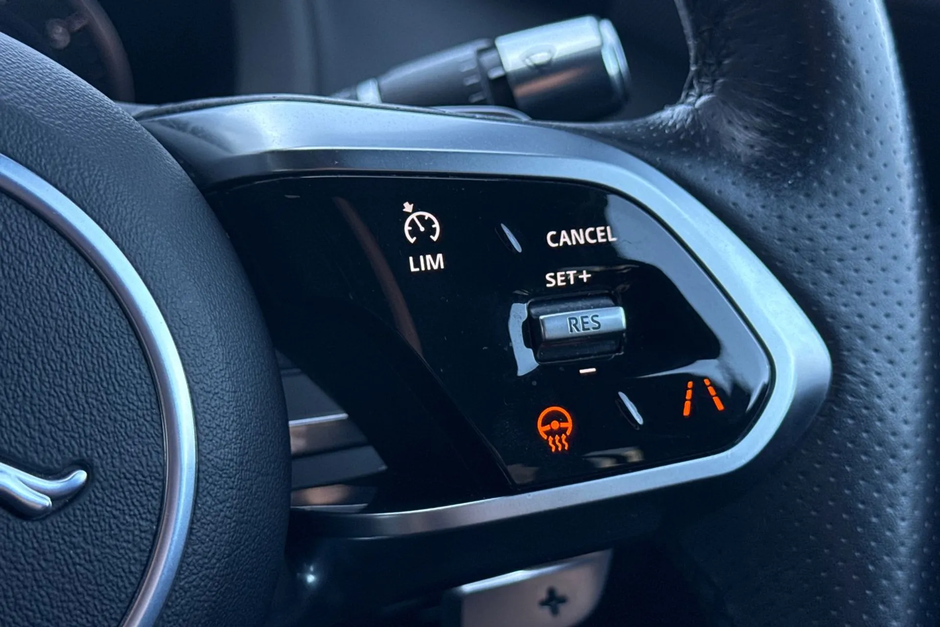 Jaguar XE thumbnail image number 21