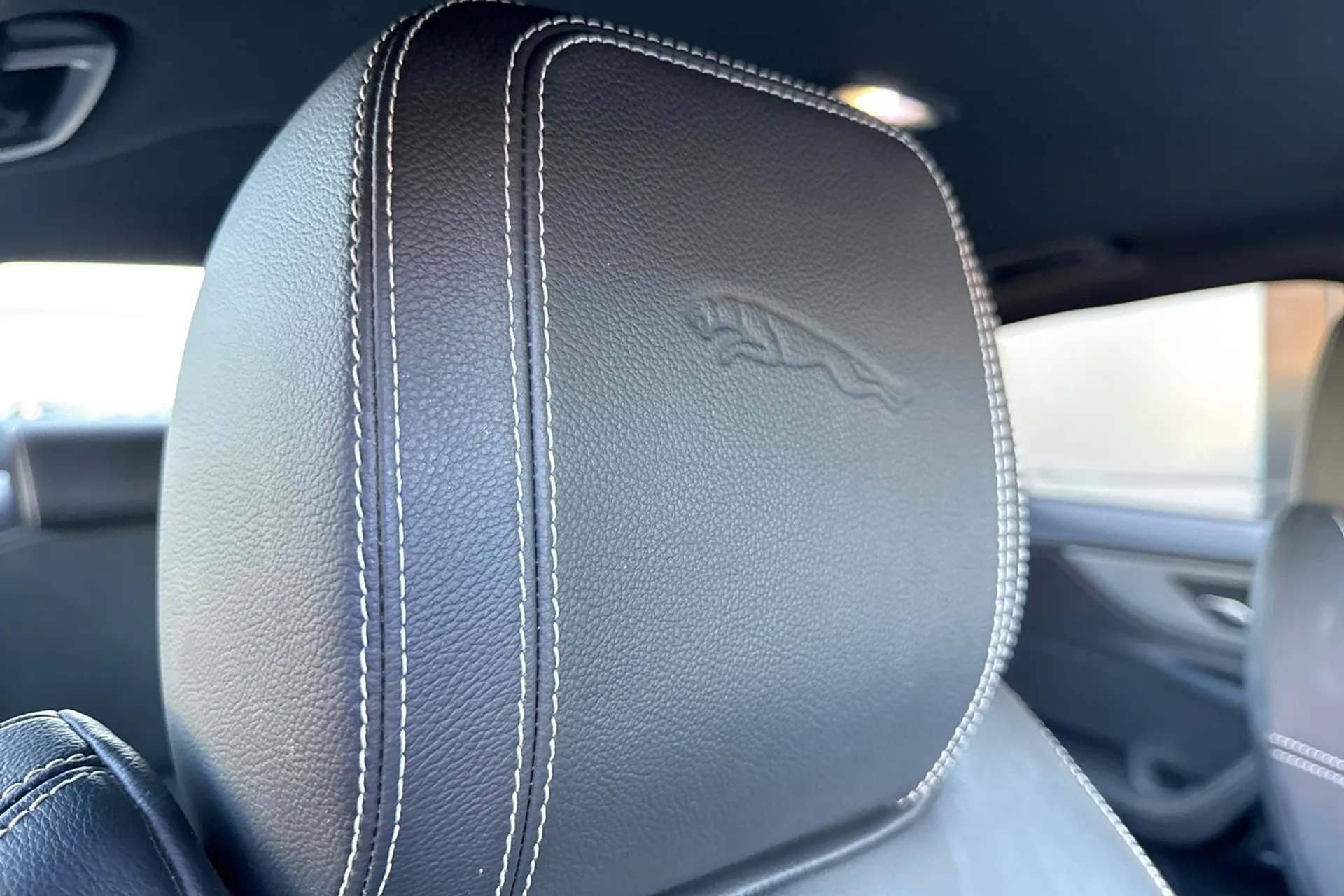 Jaguar XE thumbnail image number 41