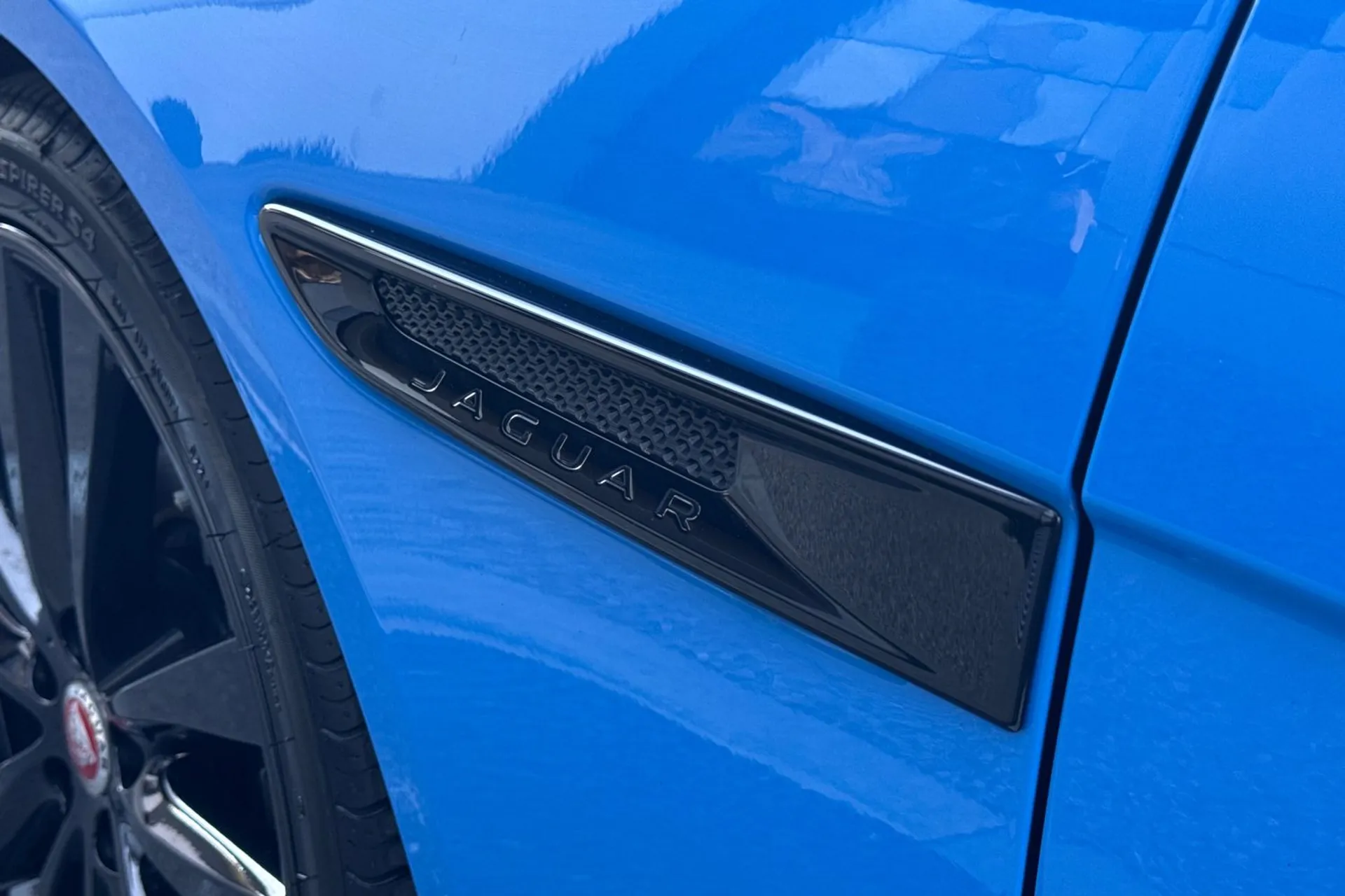 Jaguar XE thumbnail image number 28
