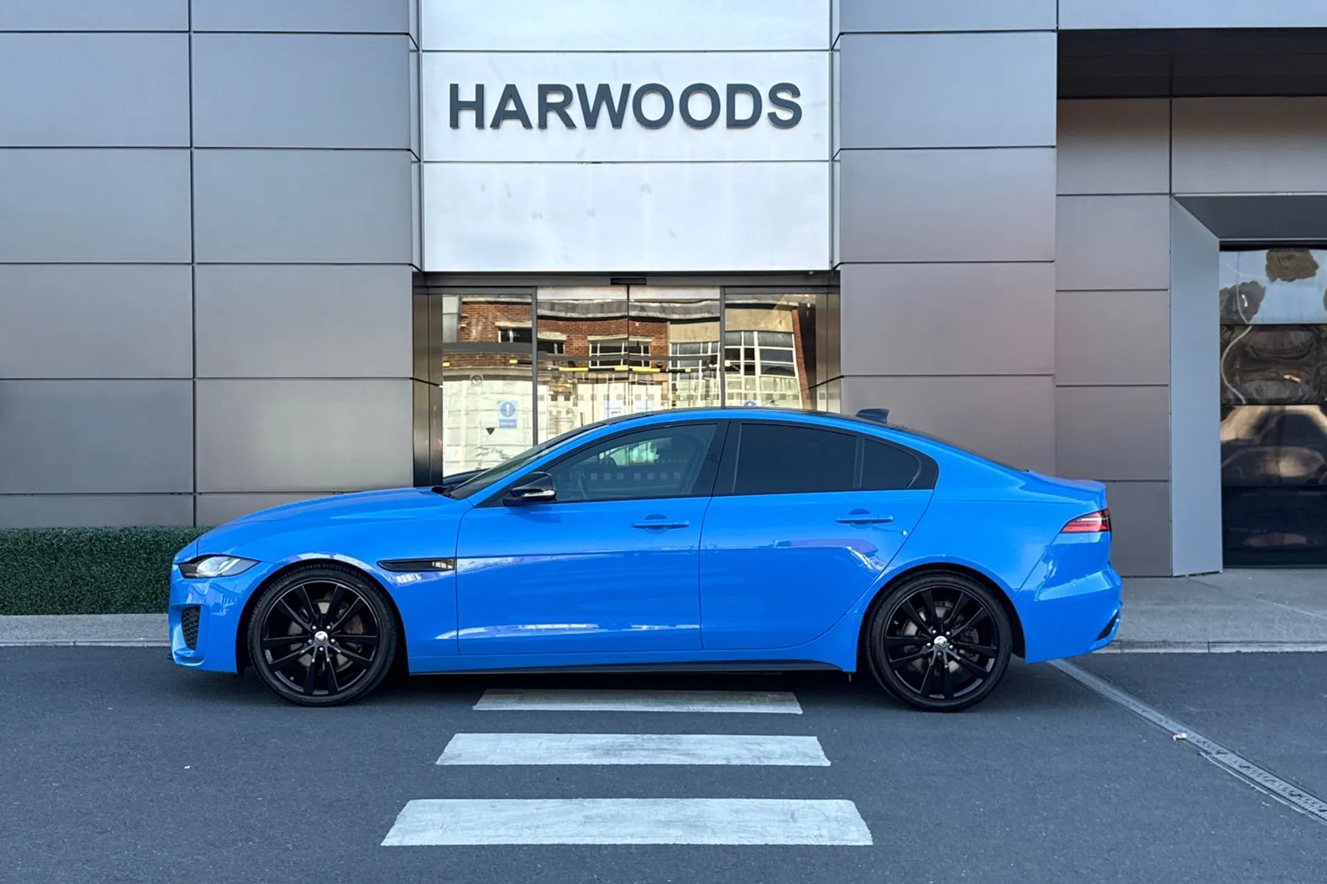 Jaguar XE thumbnail image number 14