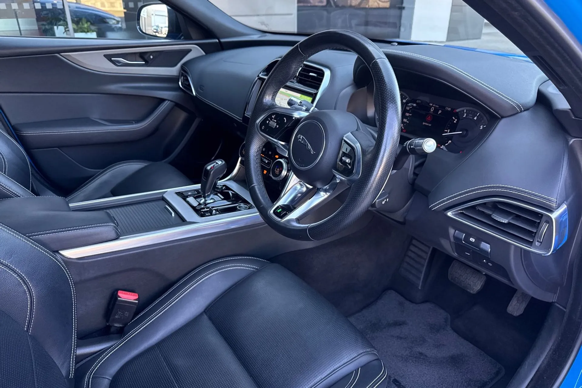 Jaguar XE thumbnail image number 10