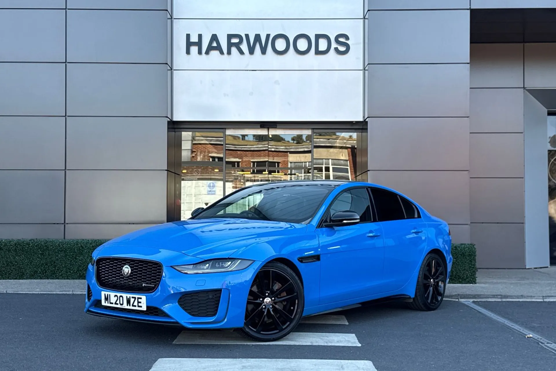 Jaguar XE thumbnail image number 15