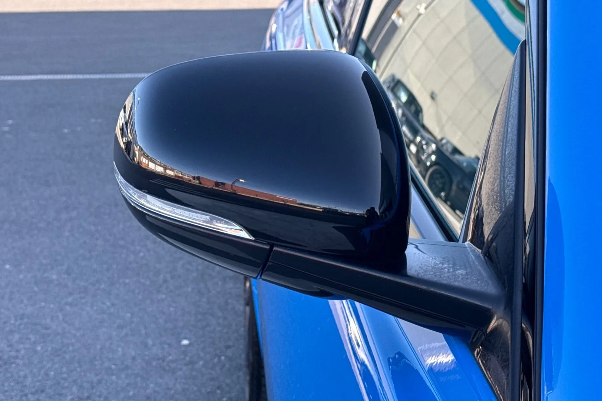 Jaguar XE thumbnail image number 31
