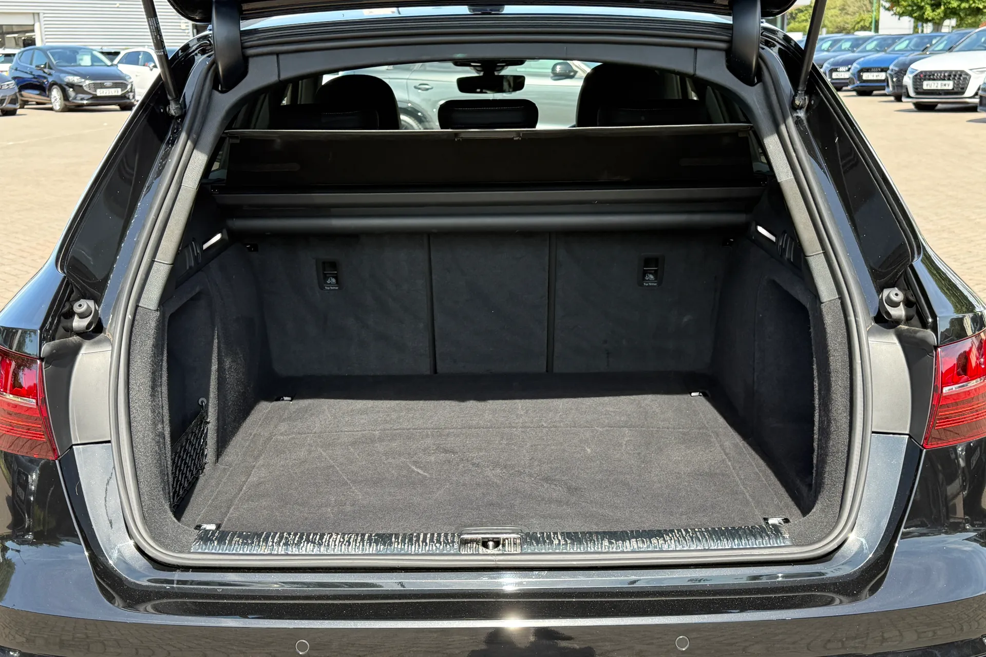 Audi A4 thumbnail image number 36
