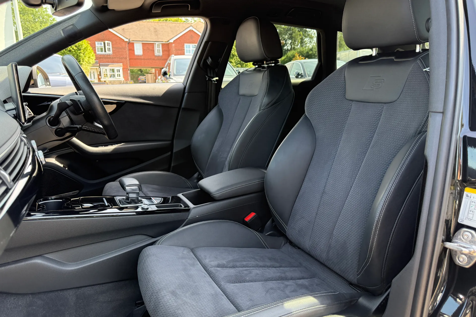 Audi A4 thumbnail image number 31