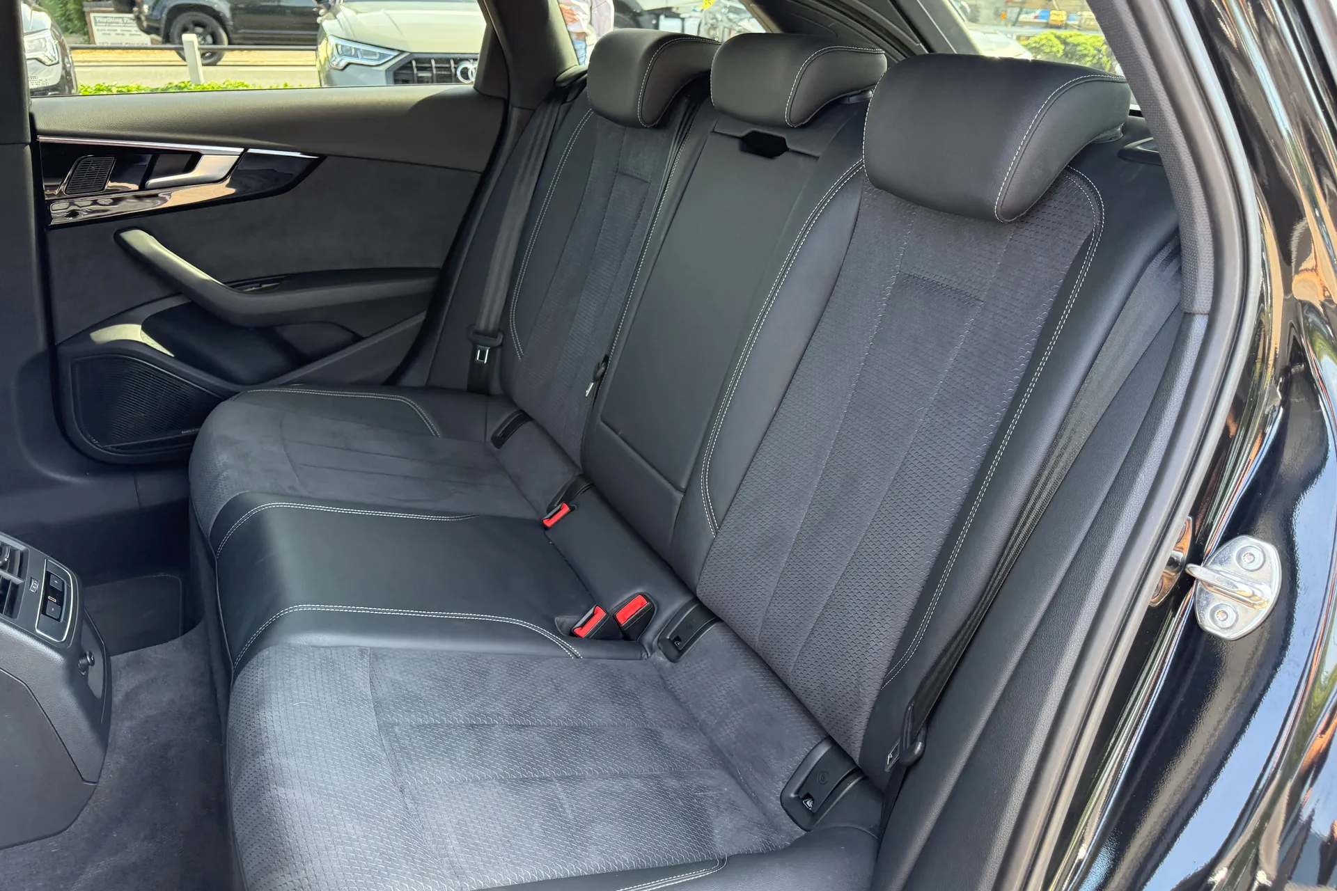Audi A4 thumbnail image number 43