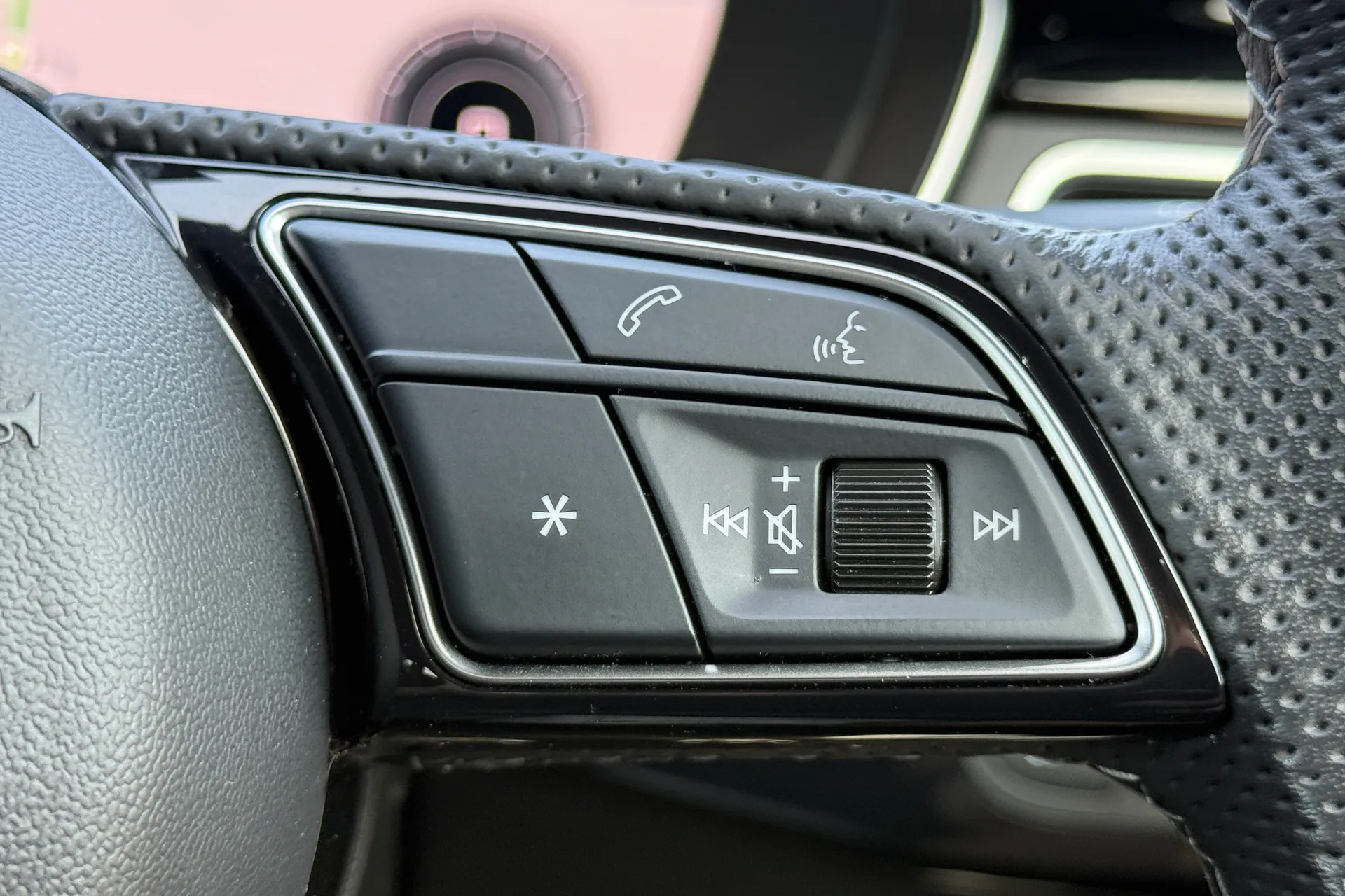 Audi A4 thumbnail image number 23