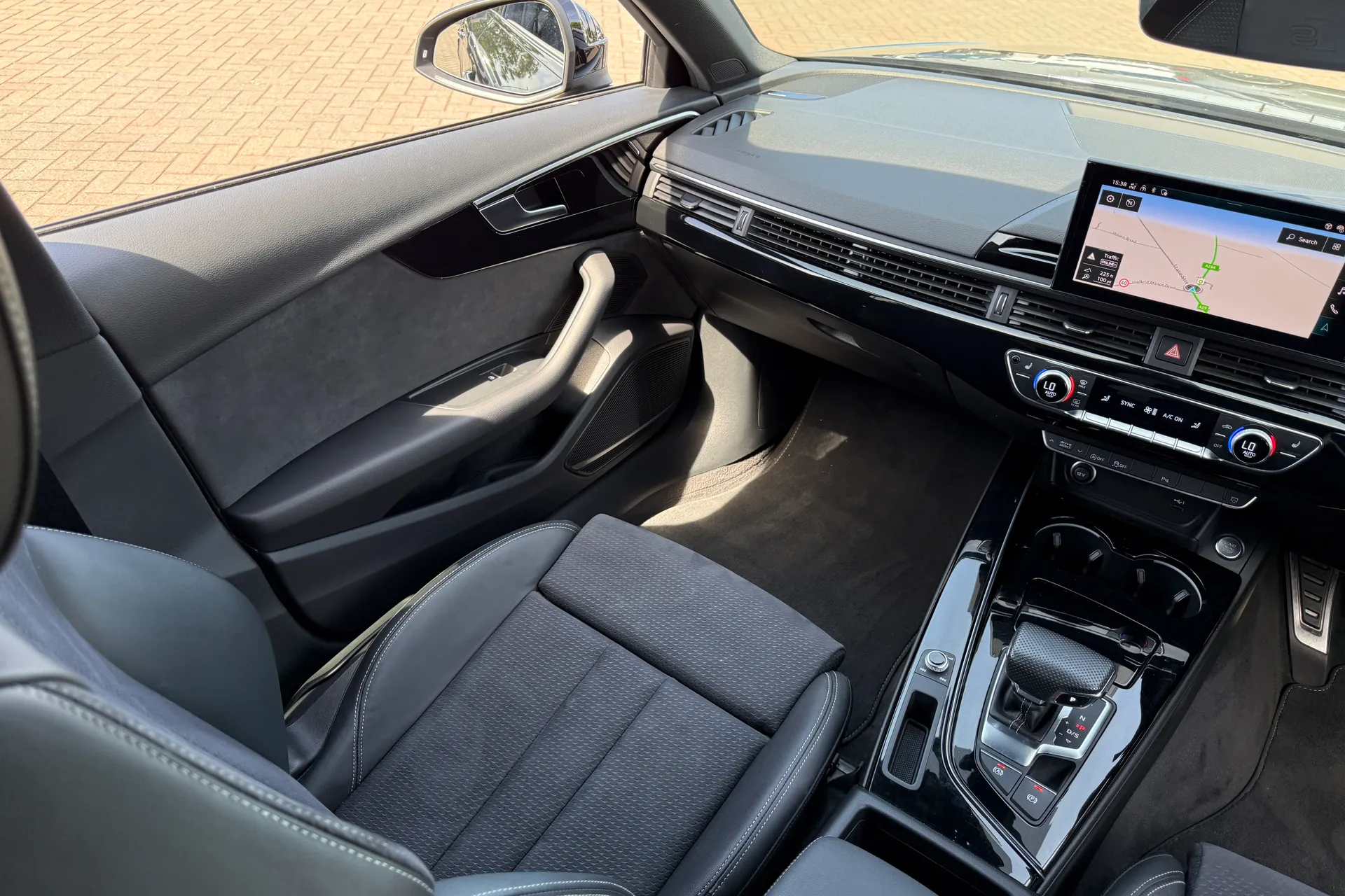 Audi A4 thumbnail image number 40