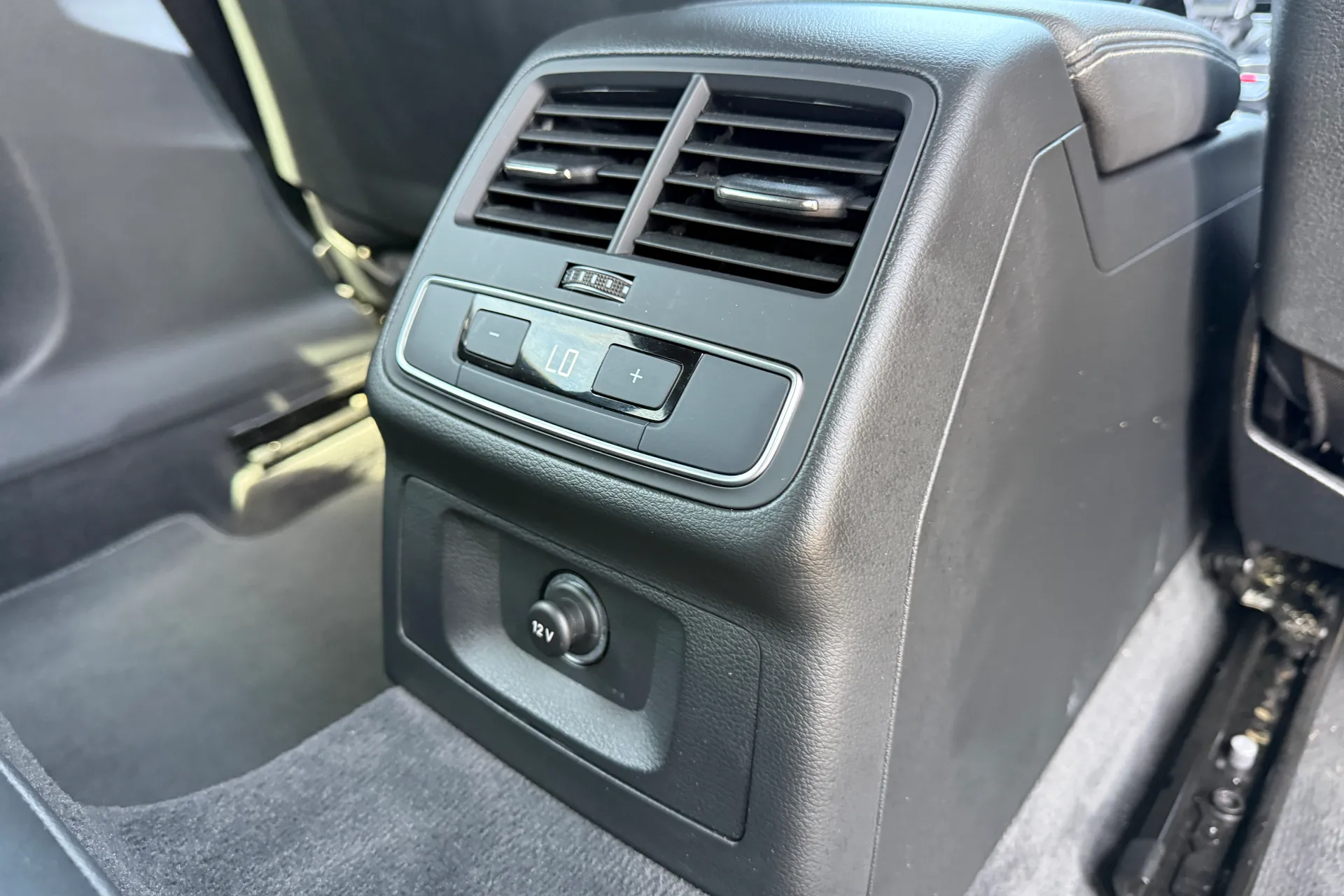 Audi A4 thumbnail image number 48