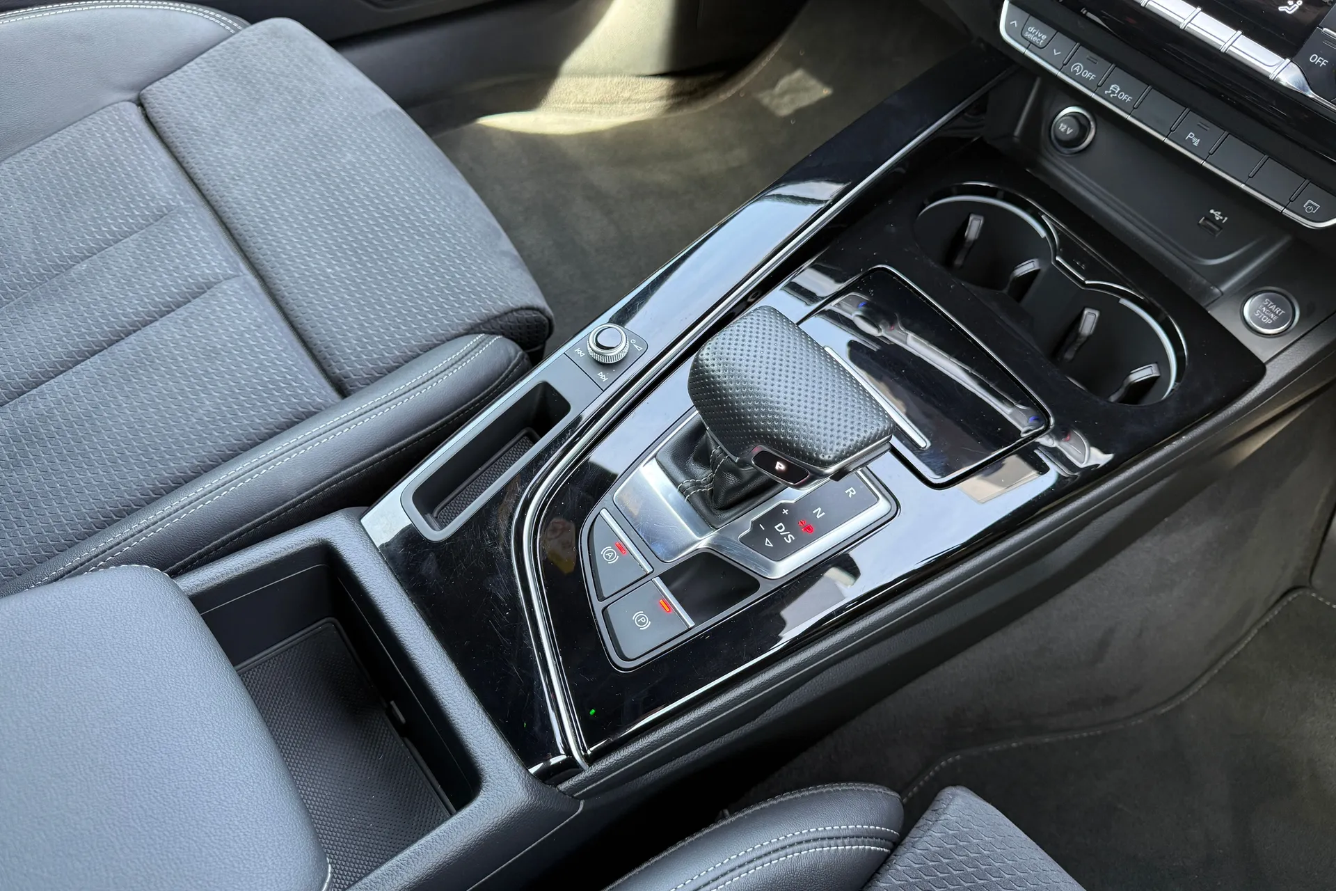 Audi A4 thumbnail image number 41