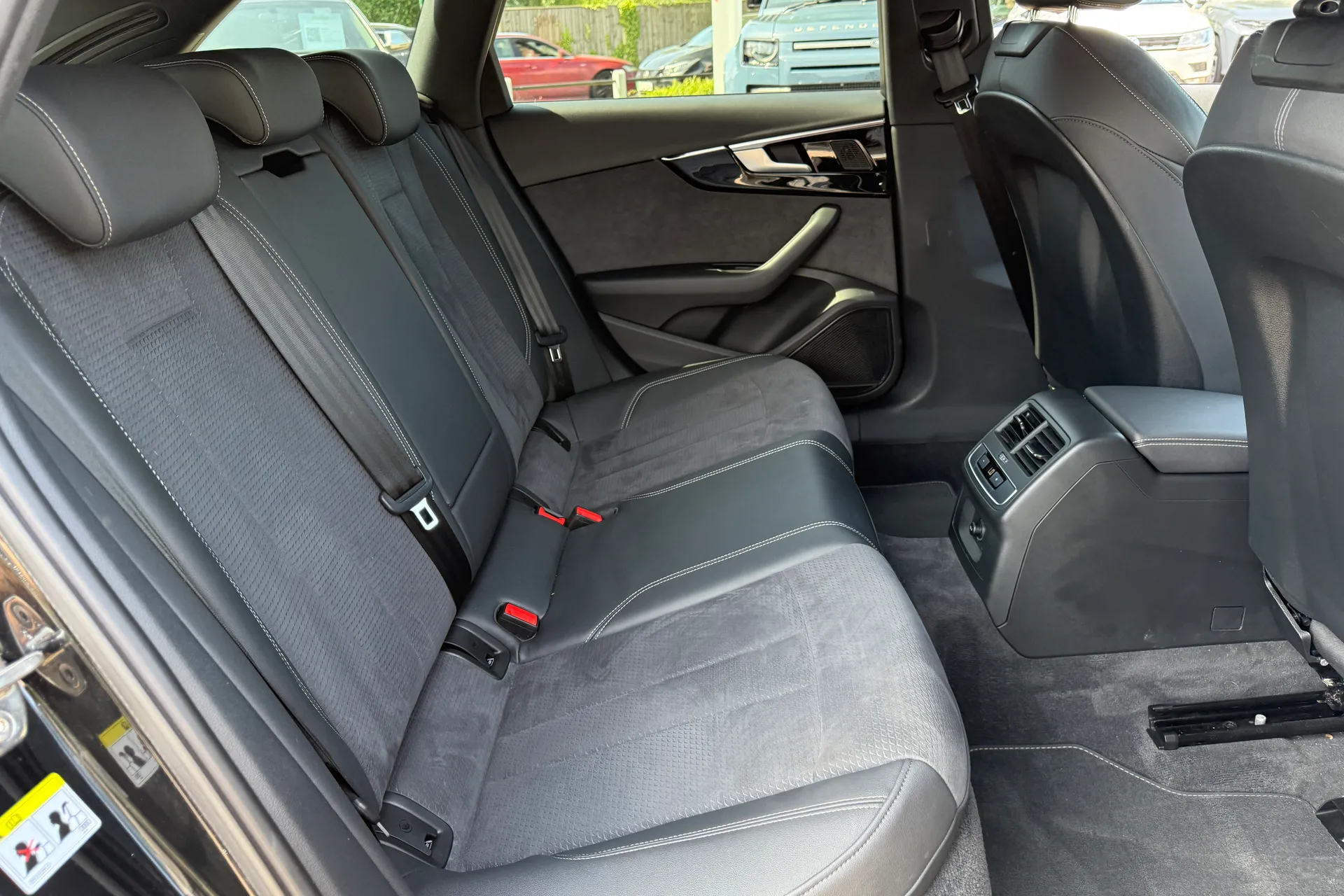 Audi A4 thumbnail image number 45