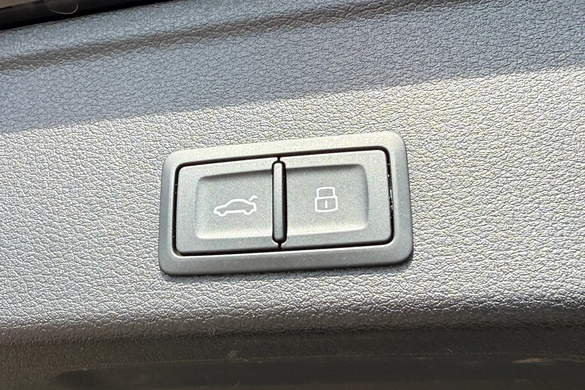 Audi A4 thumbnail image number 38