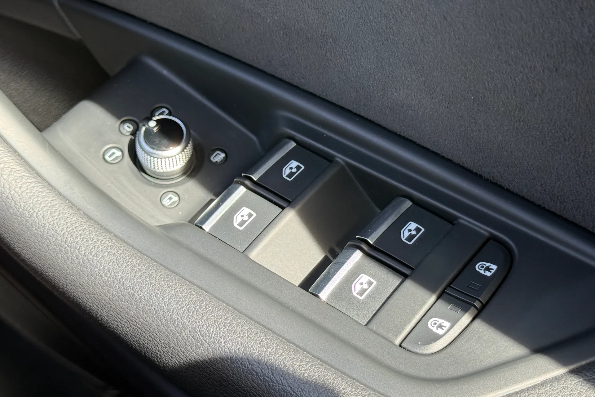 Audi A4 thumbnail image number 20