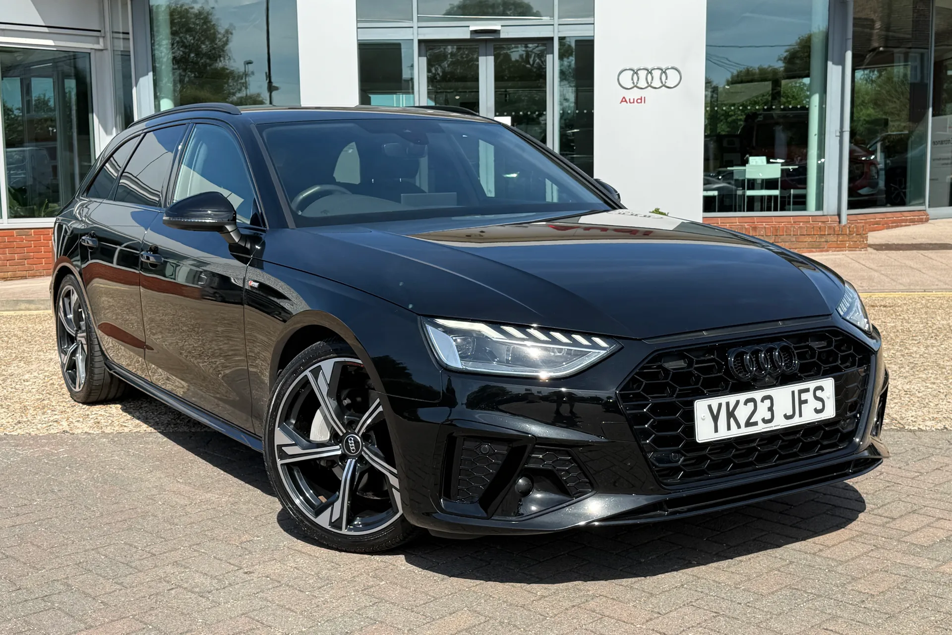 Audi A4 thumbnail image number 25