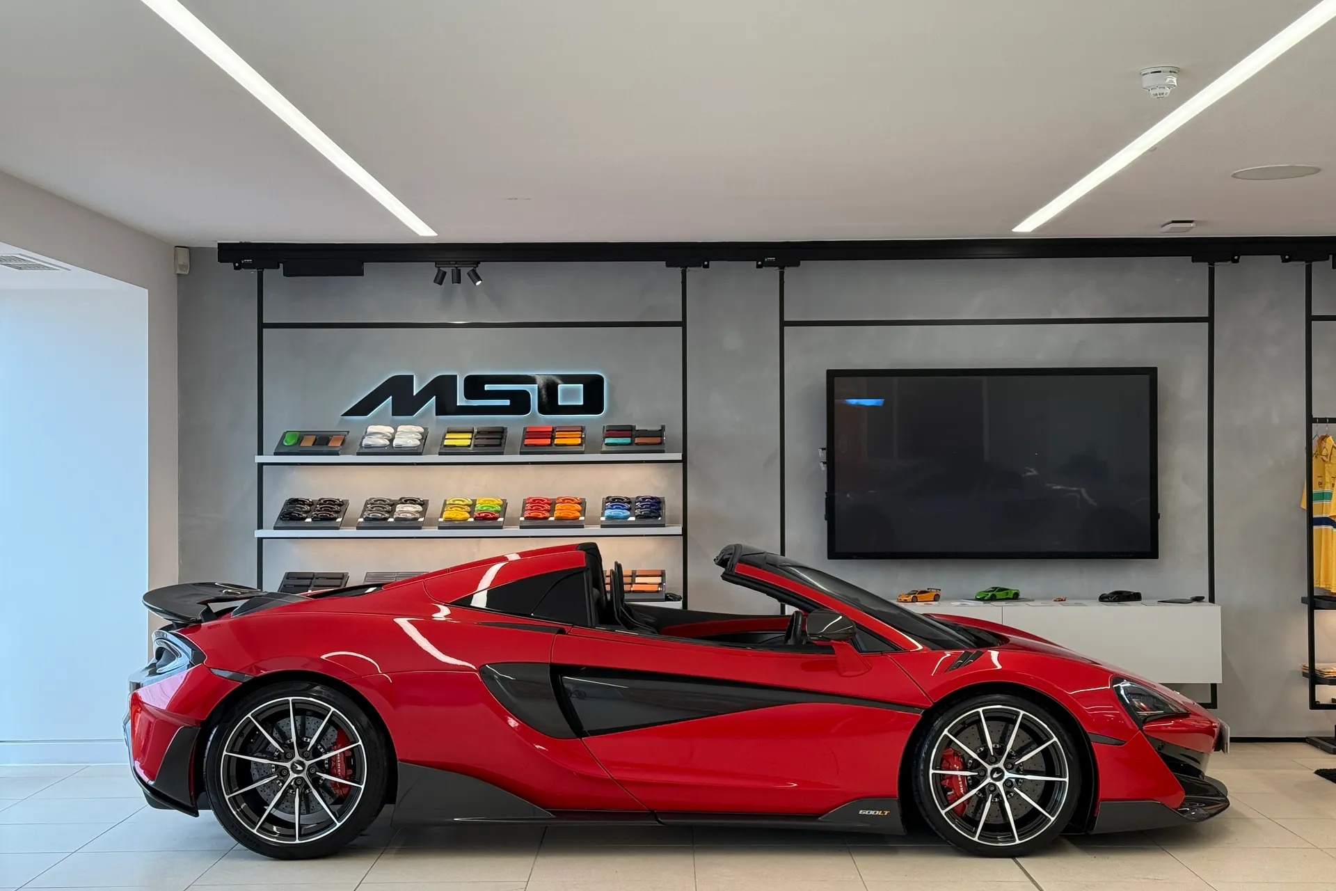 McLaren 600LT thumbnail image number 2