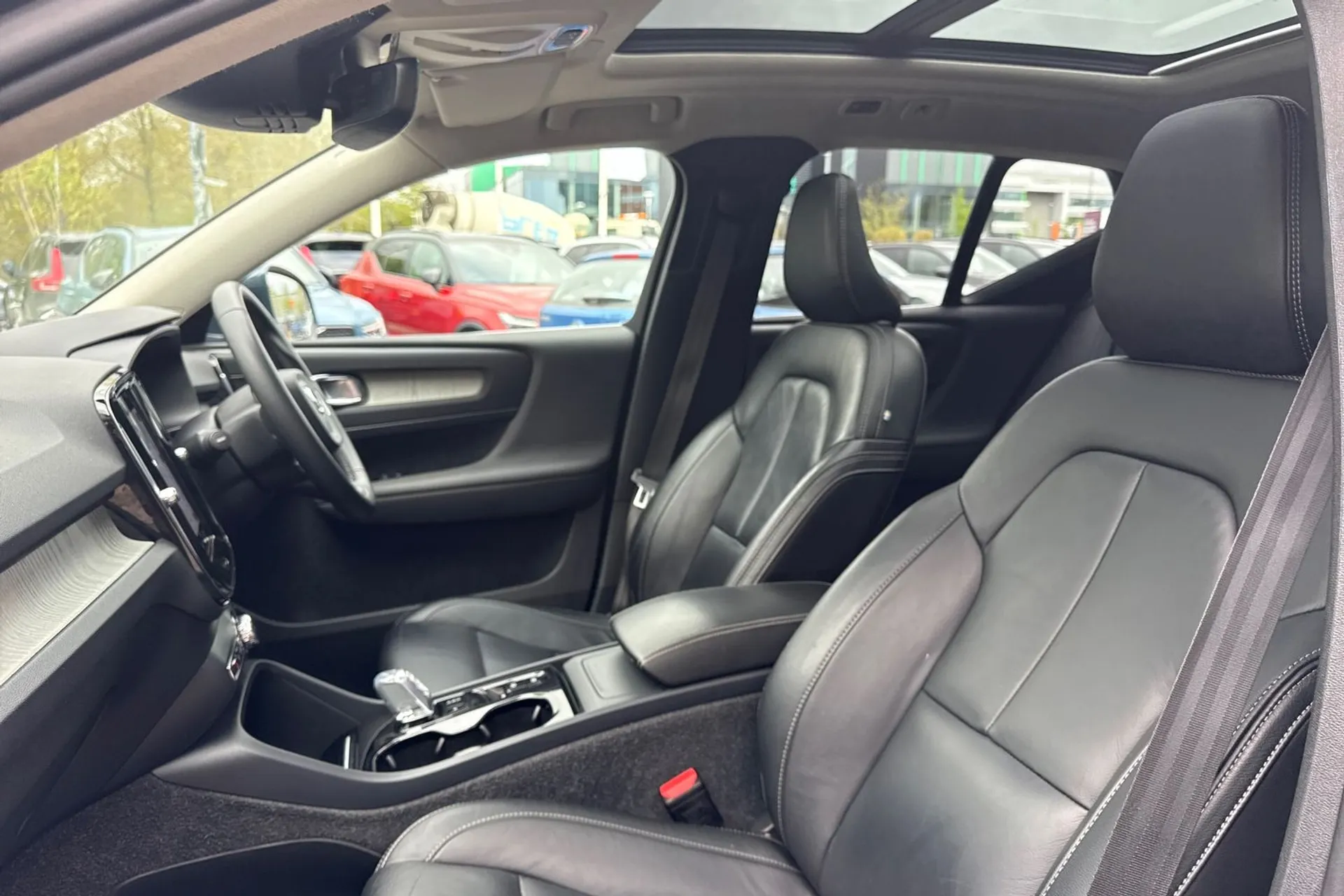 Volvo XC40 thumbnail image number 28