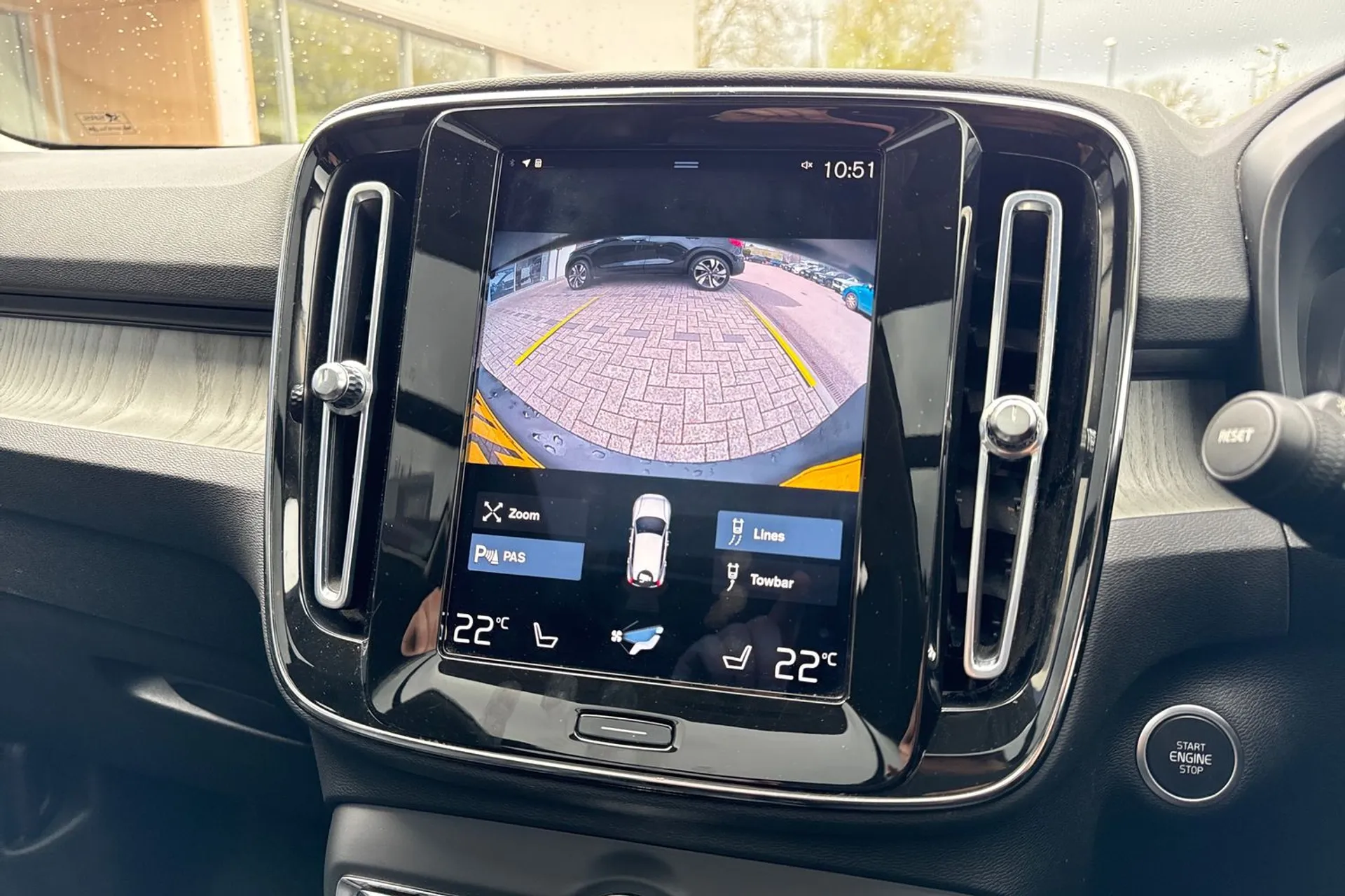 Volvo XC40 thumbnail image number 4