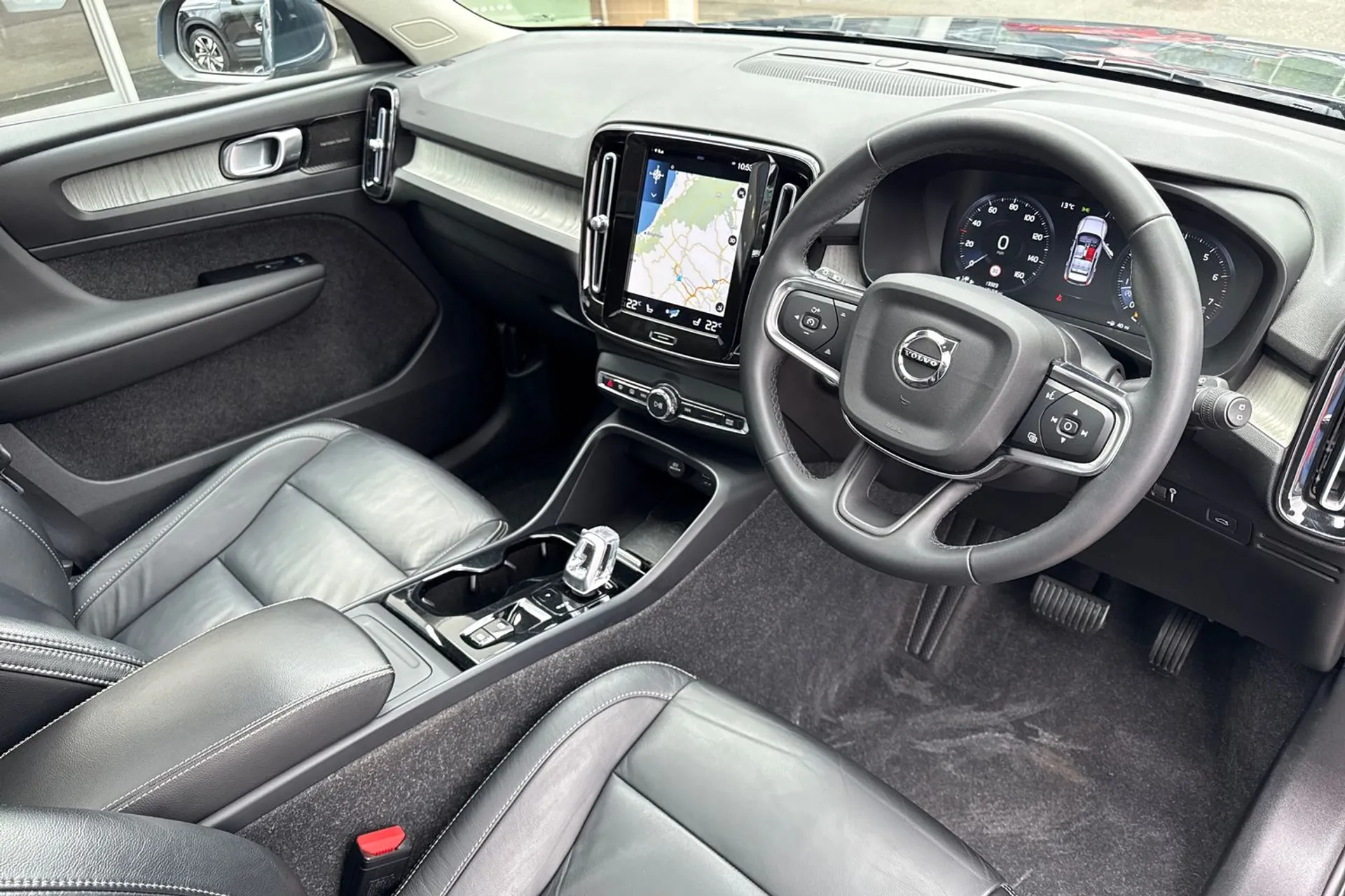 Volvo XC40 thumbnail image number 6