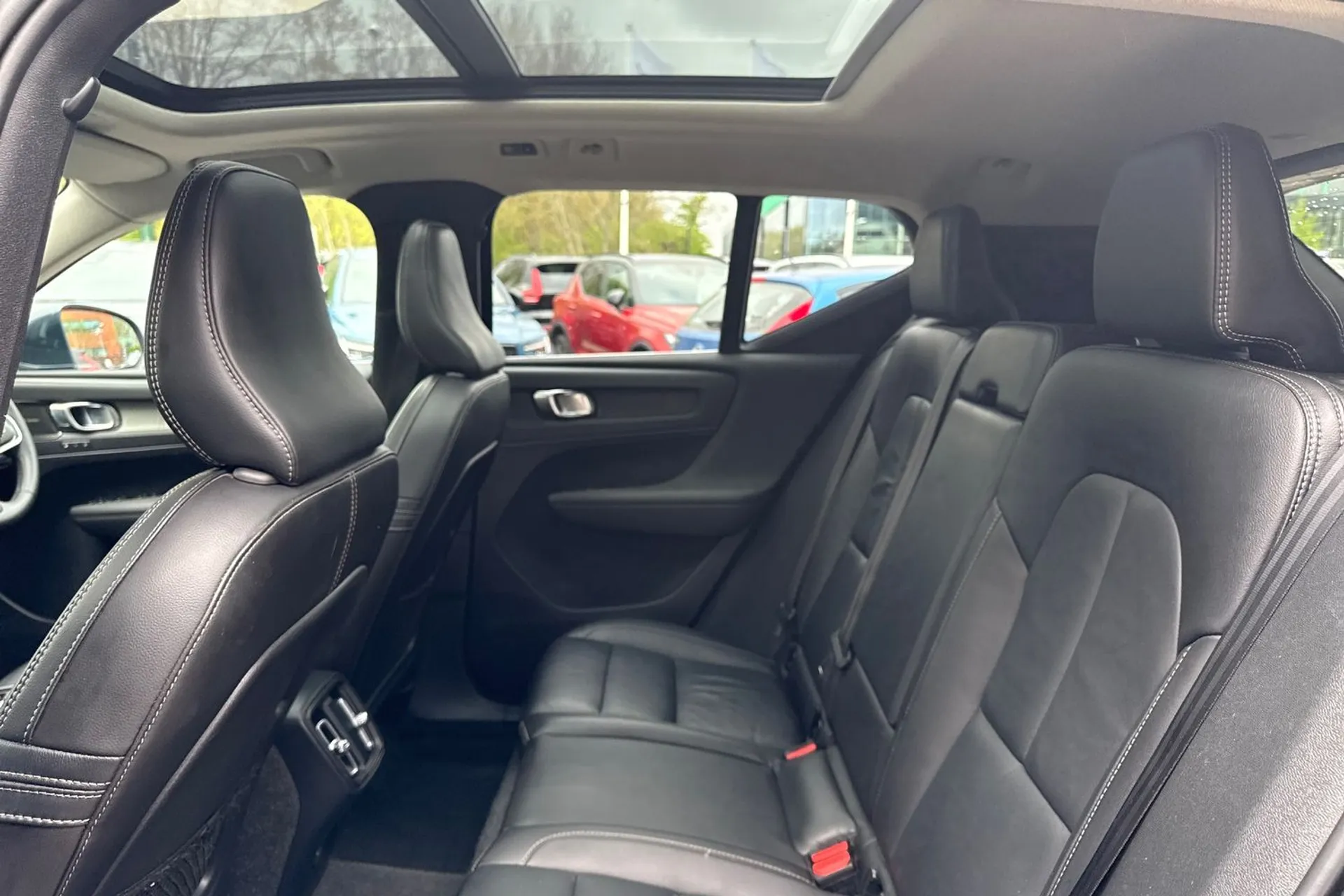 Volvo XC40 thumbnail image number 30