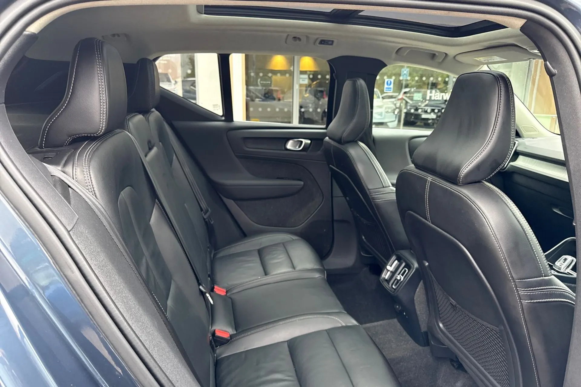 Volvo XC40 thumbnail image number 23