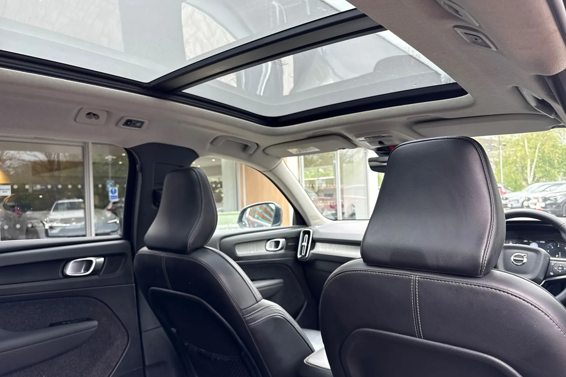 Volvo XC40 thumbnail image number 24