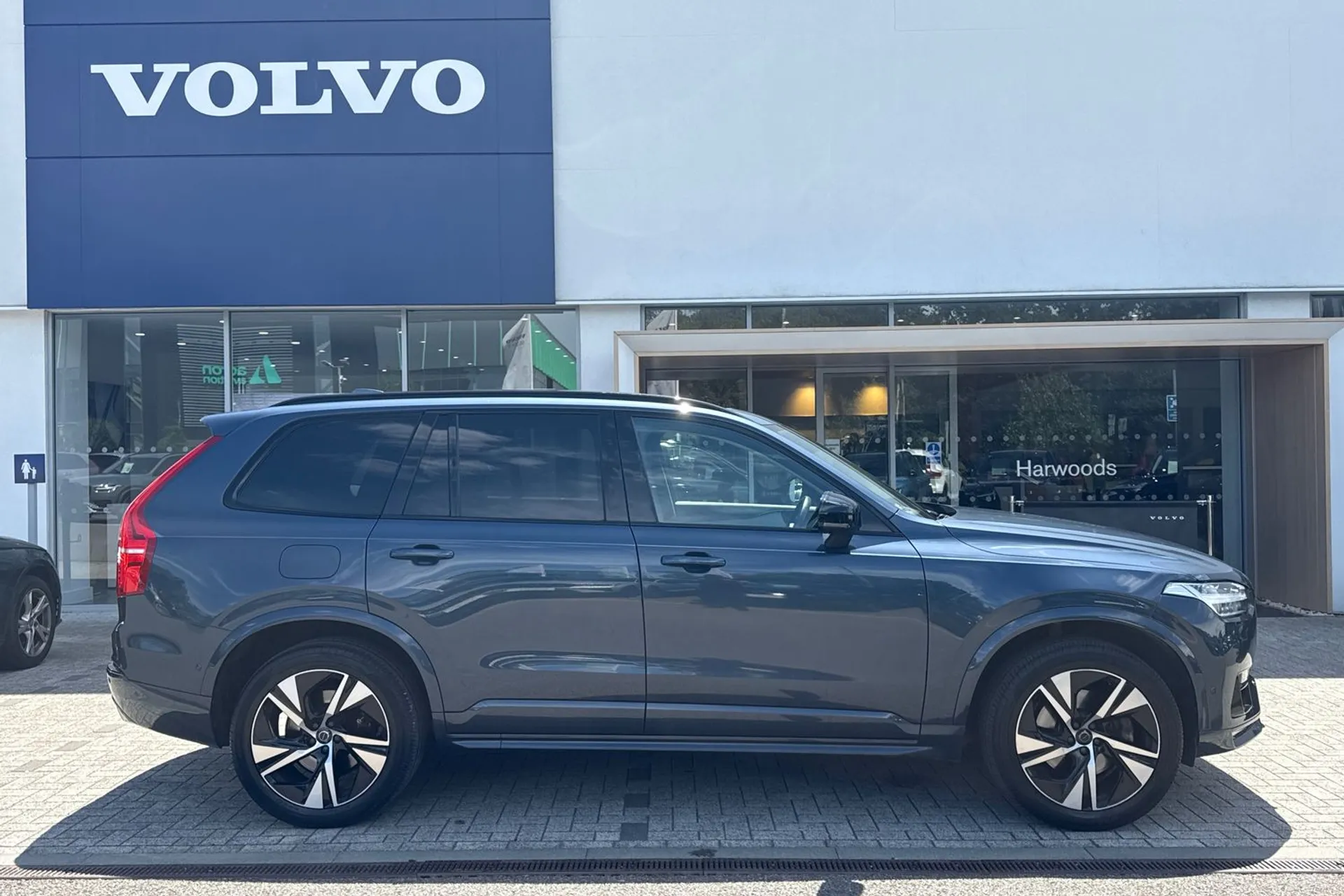 Volvo XC90 thumbnail image number 2