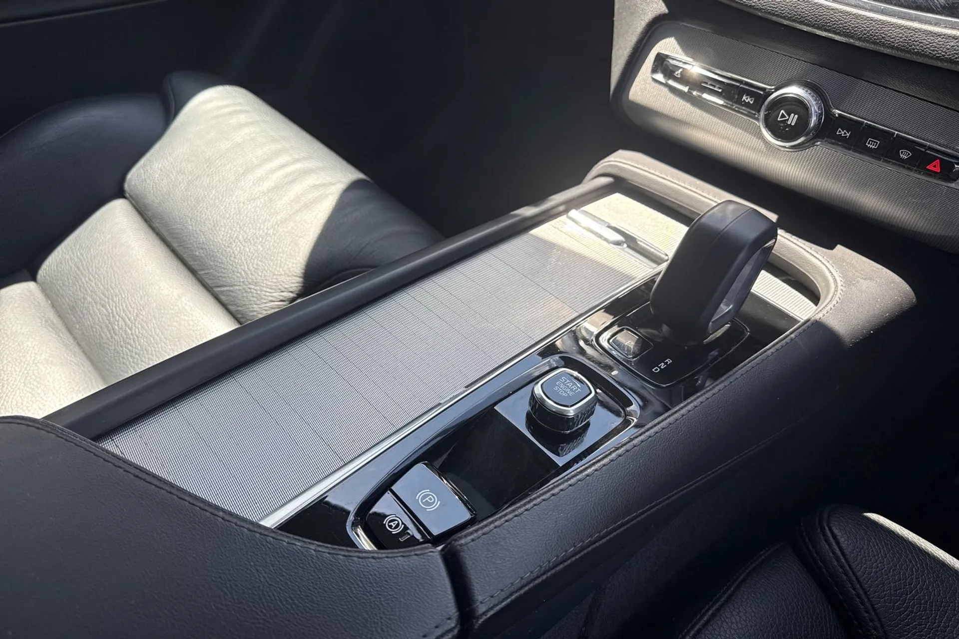 Volvo XC90 thumbnail image number 46