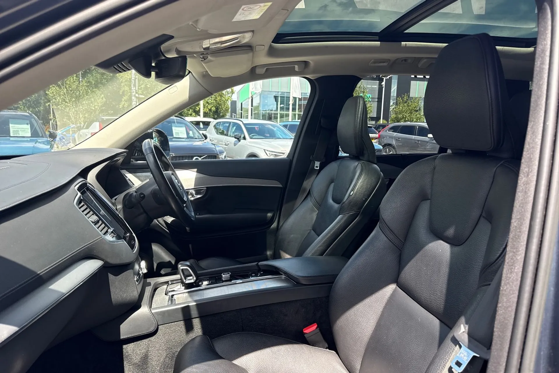 Volvo XC90 thumbnail image number 32