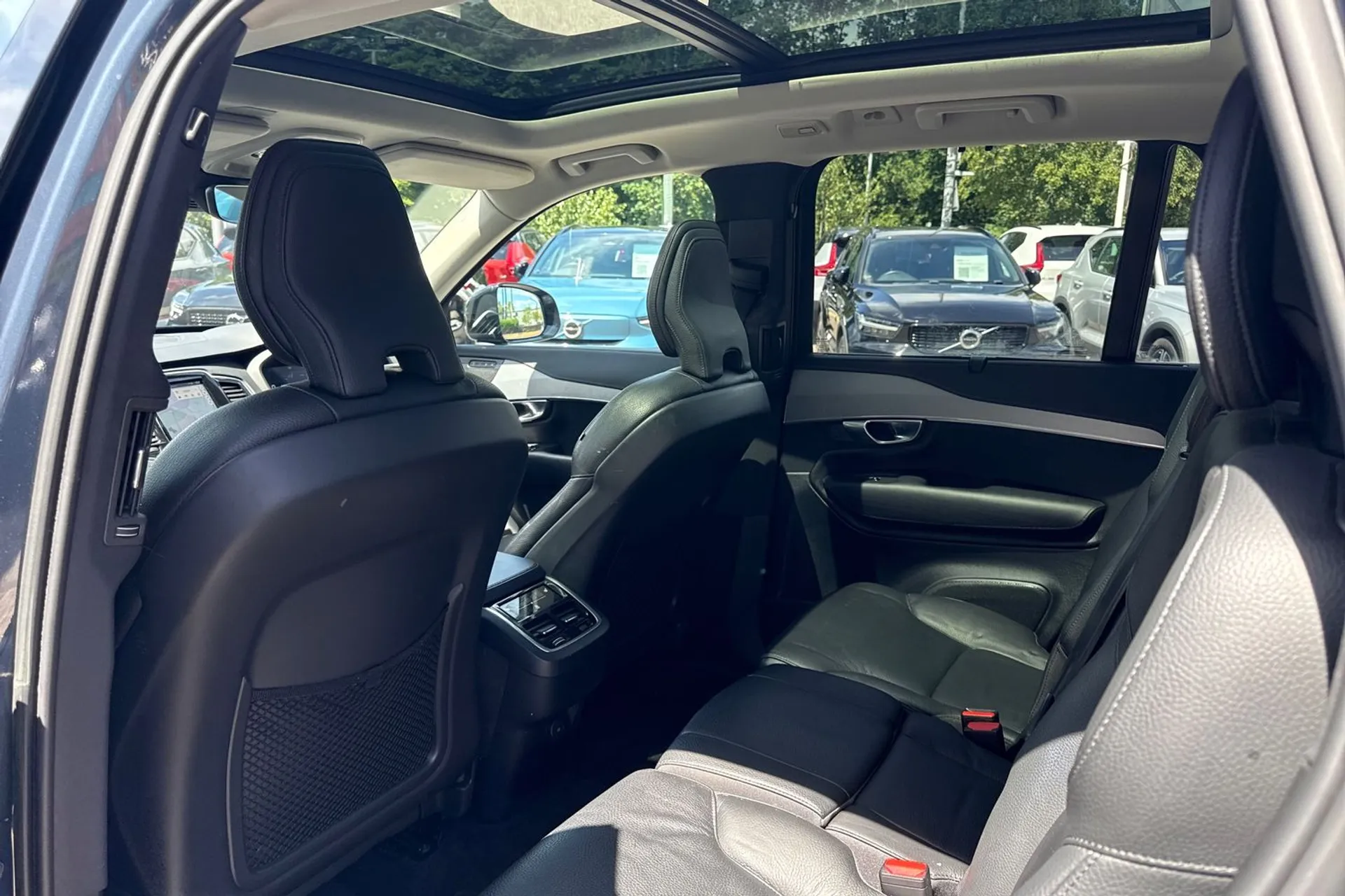 Volvo XC90 thumbnail image number 35