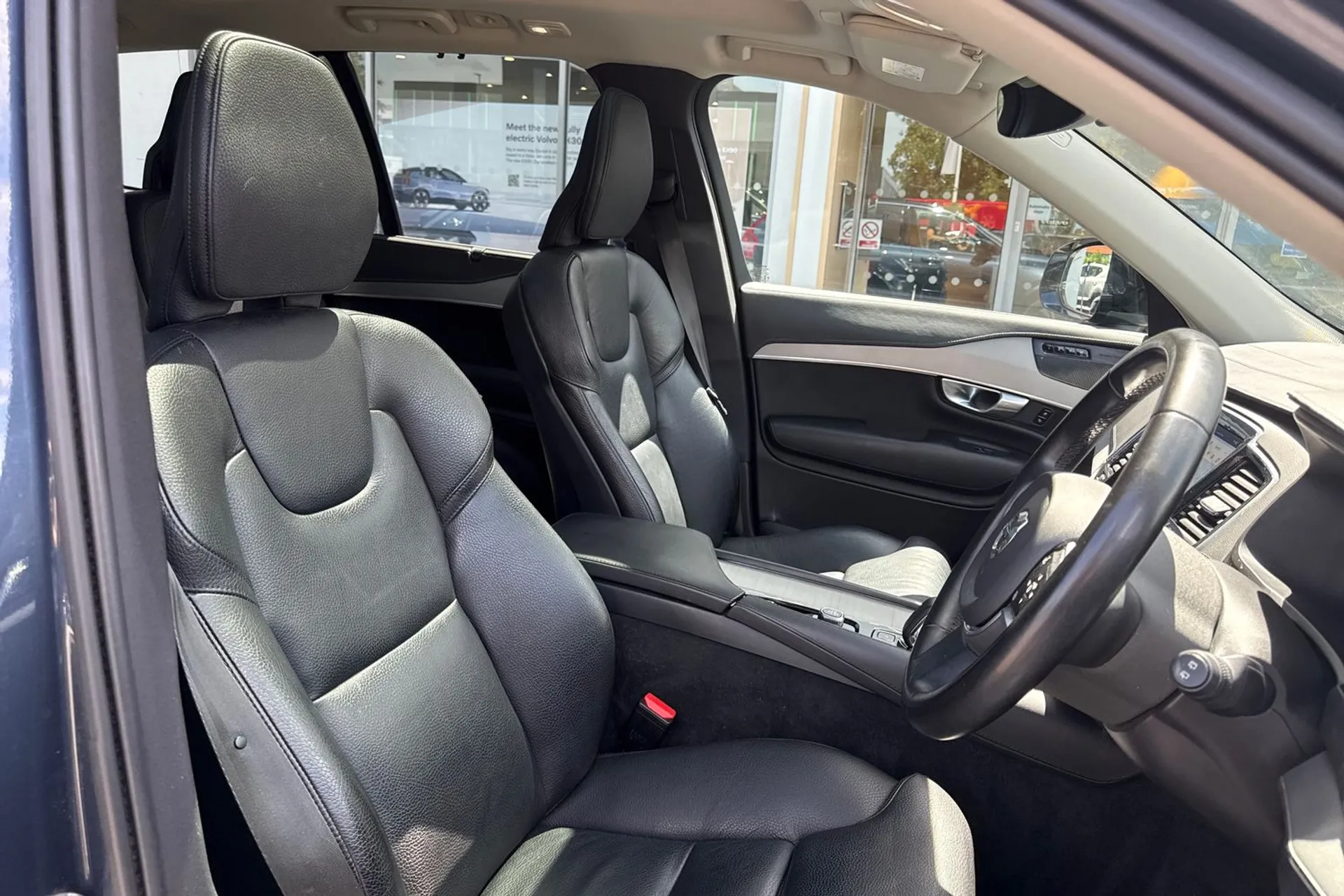 Volvo XC90 thumbnail image number 30