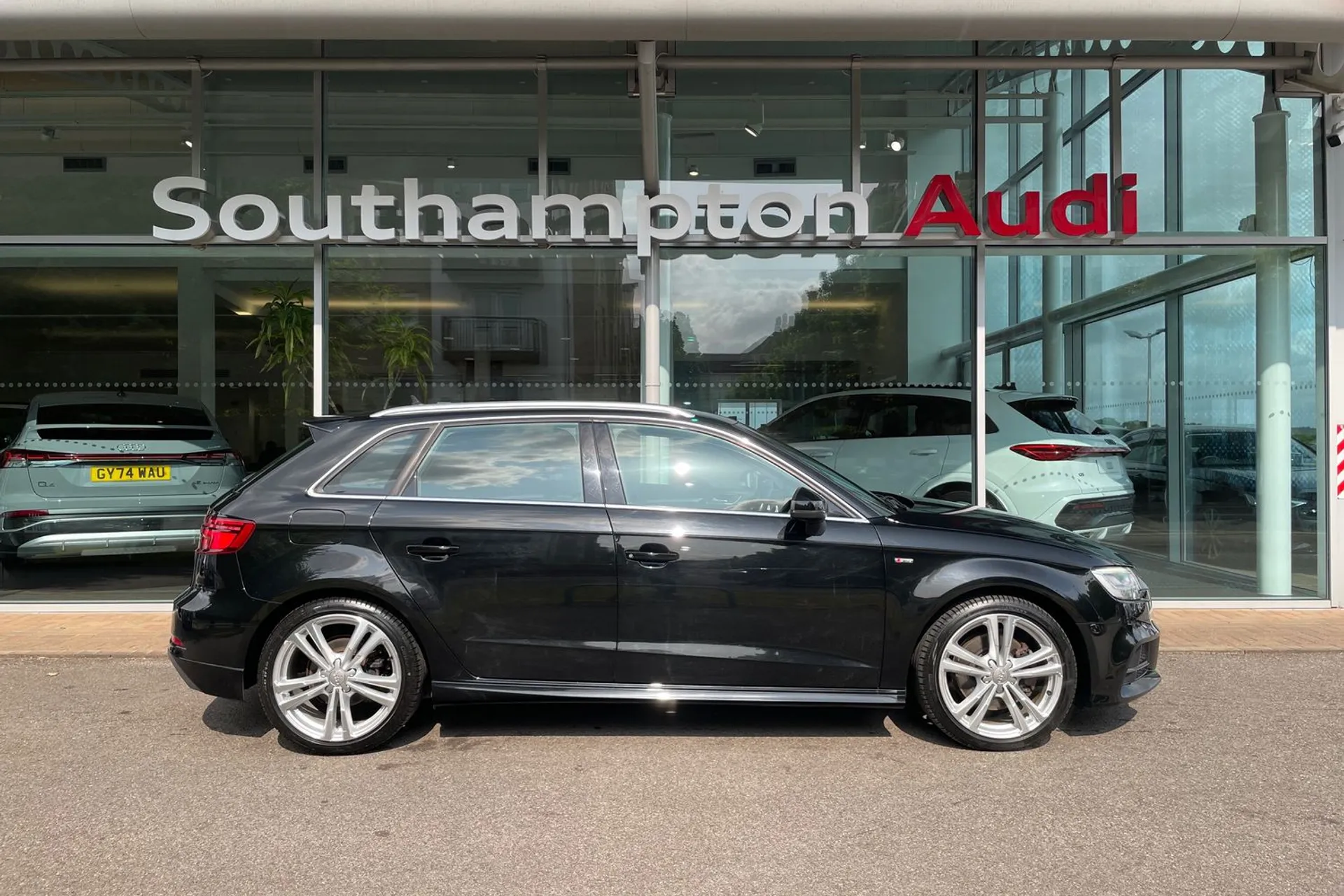Audi A3 thumbnail image number 2