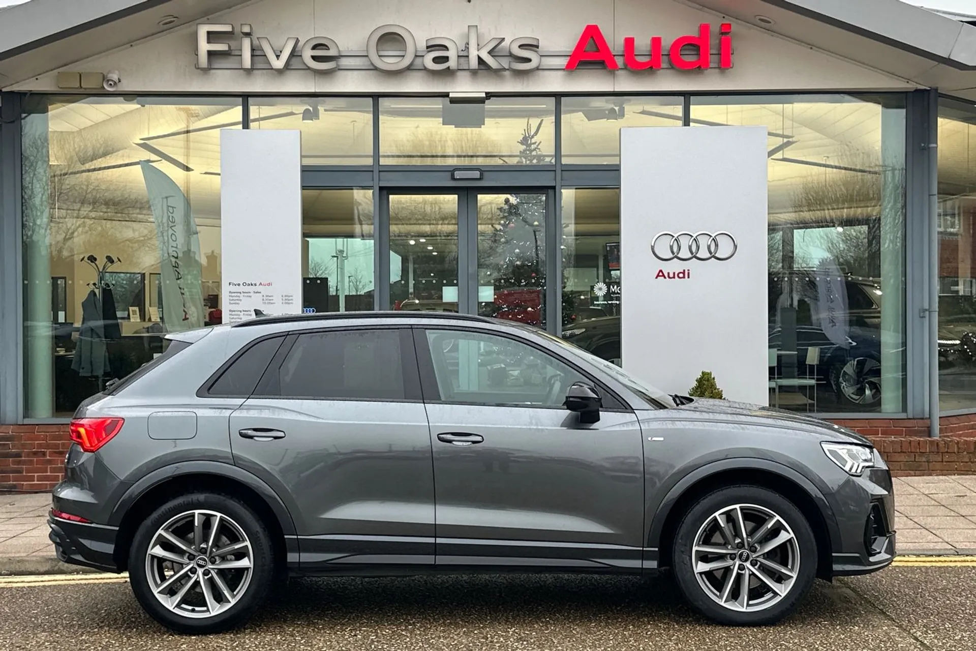 Audi Q3 thumbnail image number 2