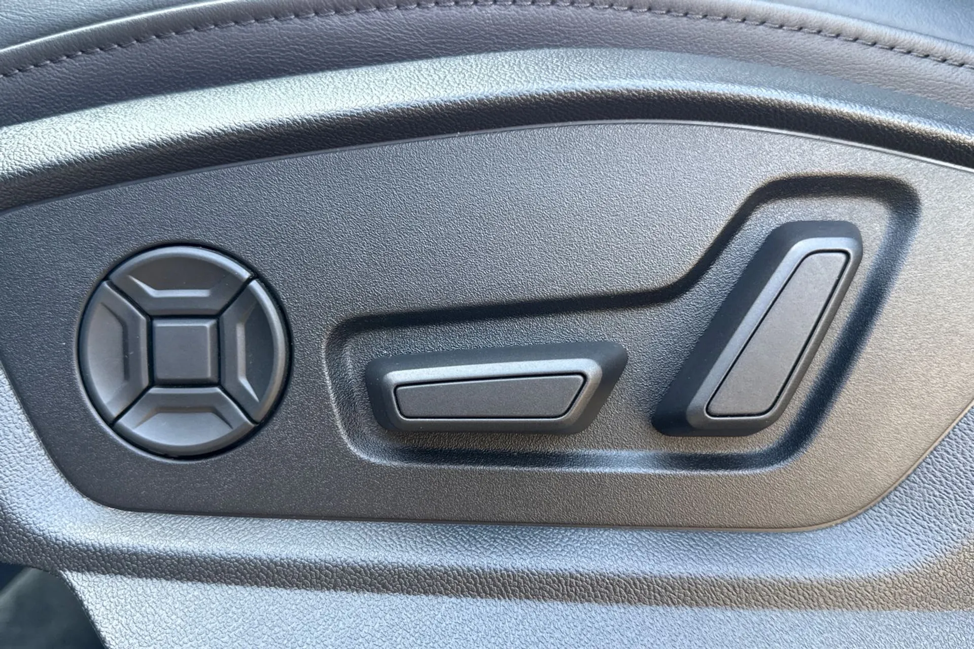Audi Q7 thumbnail image number 32
