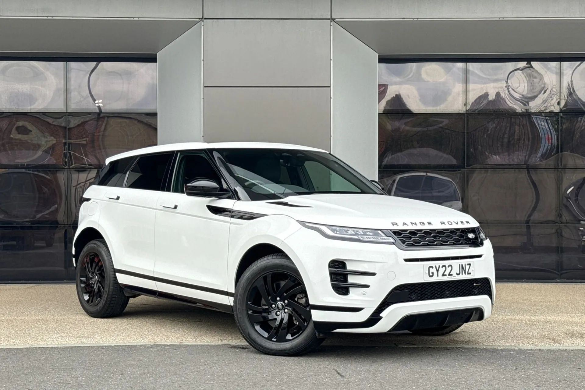 LAND ROVER RANGE ROVER EVOQUE focused image