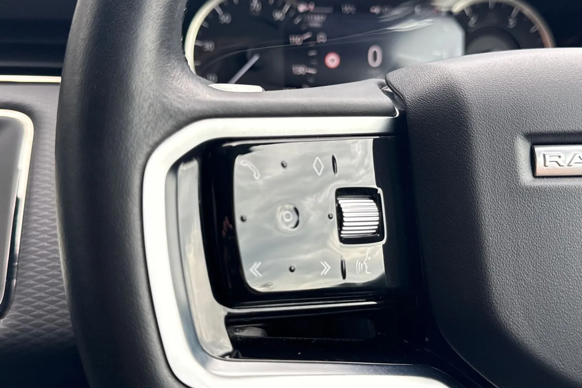 LAND ROVER RANGE ROVER EVOQUE thumbnail image number 27