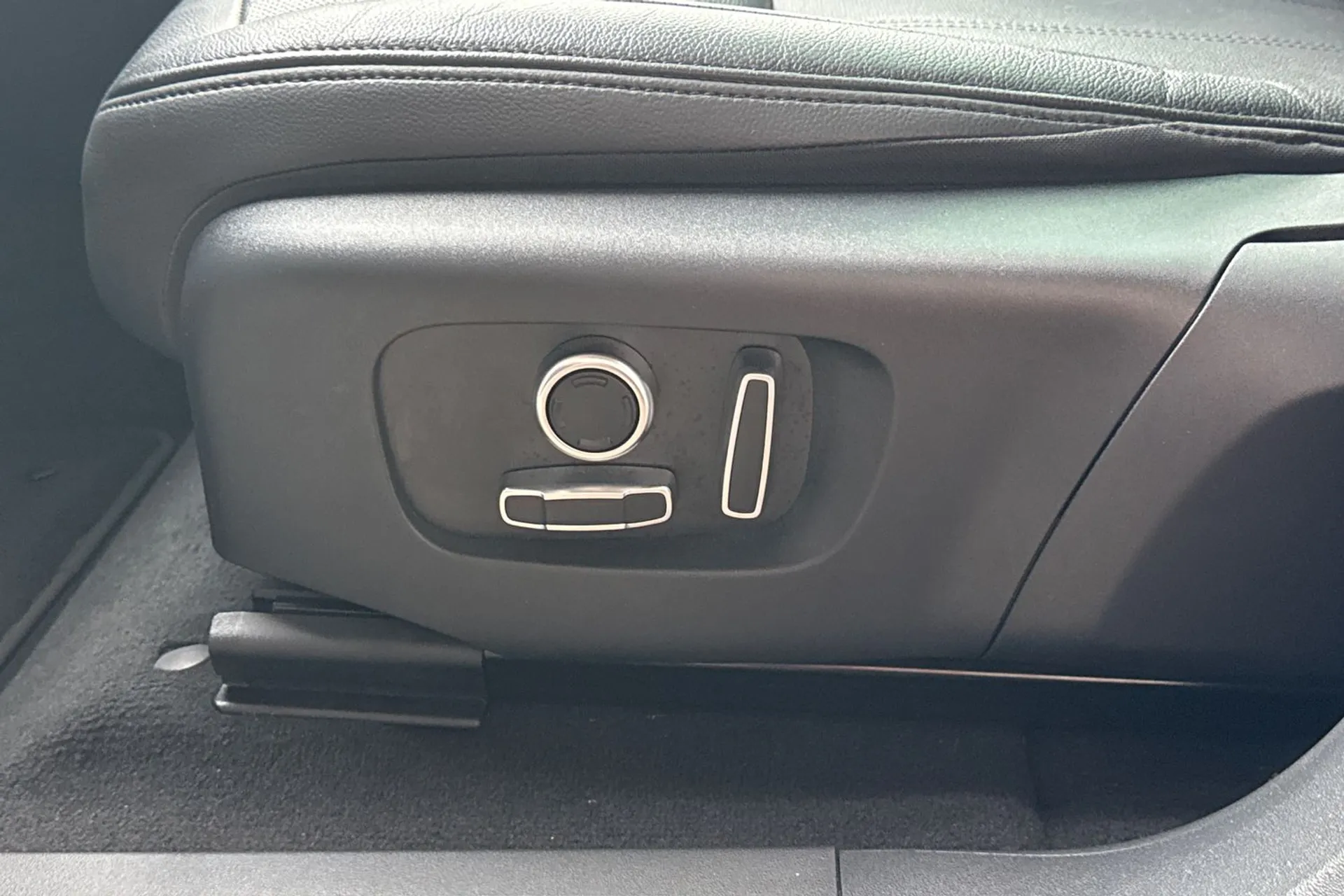 LAND ROVER RANGE ROVER EVOQUE thumbnail image number 40