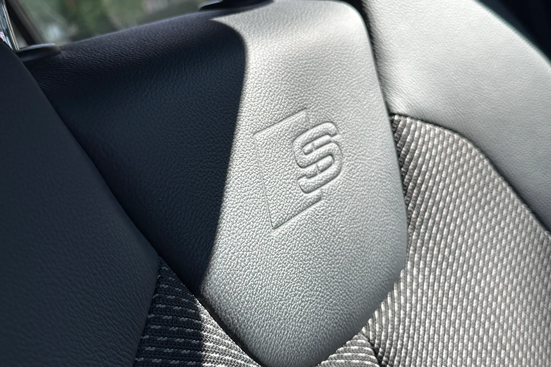 Audi Q2 thumbnail image number 23
